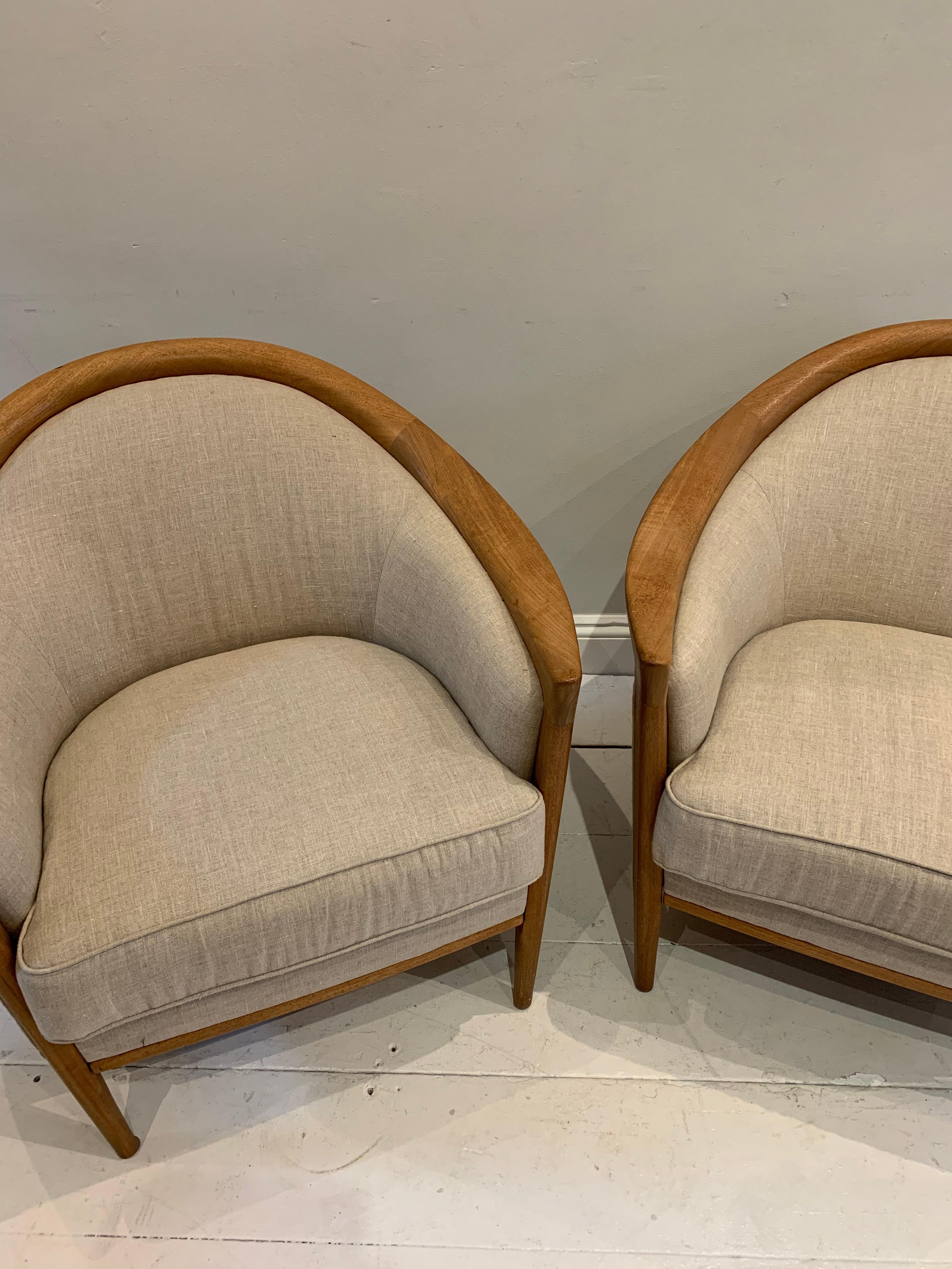 Pair of 1960s Swedish Oak Curved Armchairs Reupholstered in a Neutral Linen For Sale 5