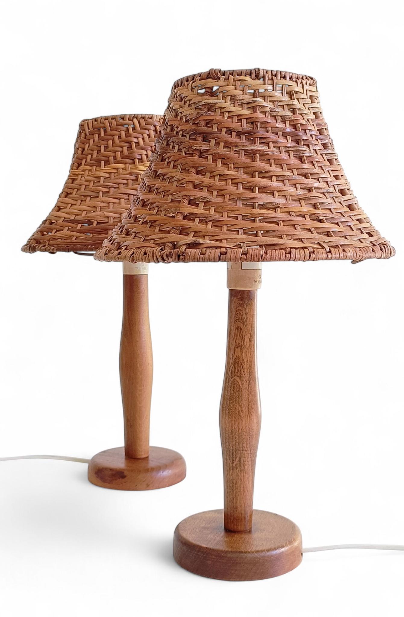 Mid-Century Modern Paire de lampes de table en pin suédois des années 1960 par Ikea - Mid-Century Organic Modern en vente