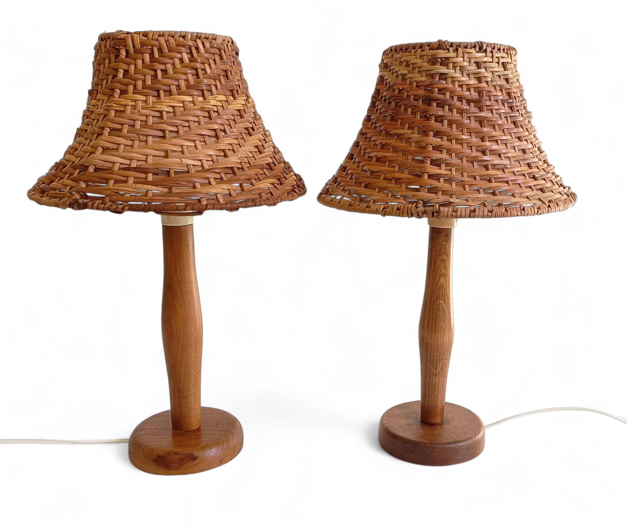 Fait main Paire de lampes de table en pin suédois des années 1960 par Ikea - Mid-Century Organic Modern en vente