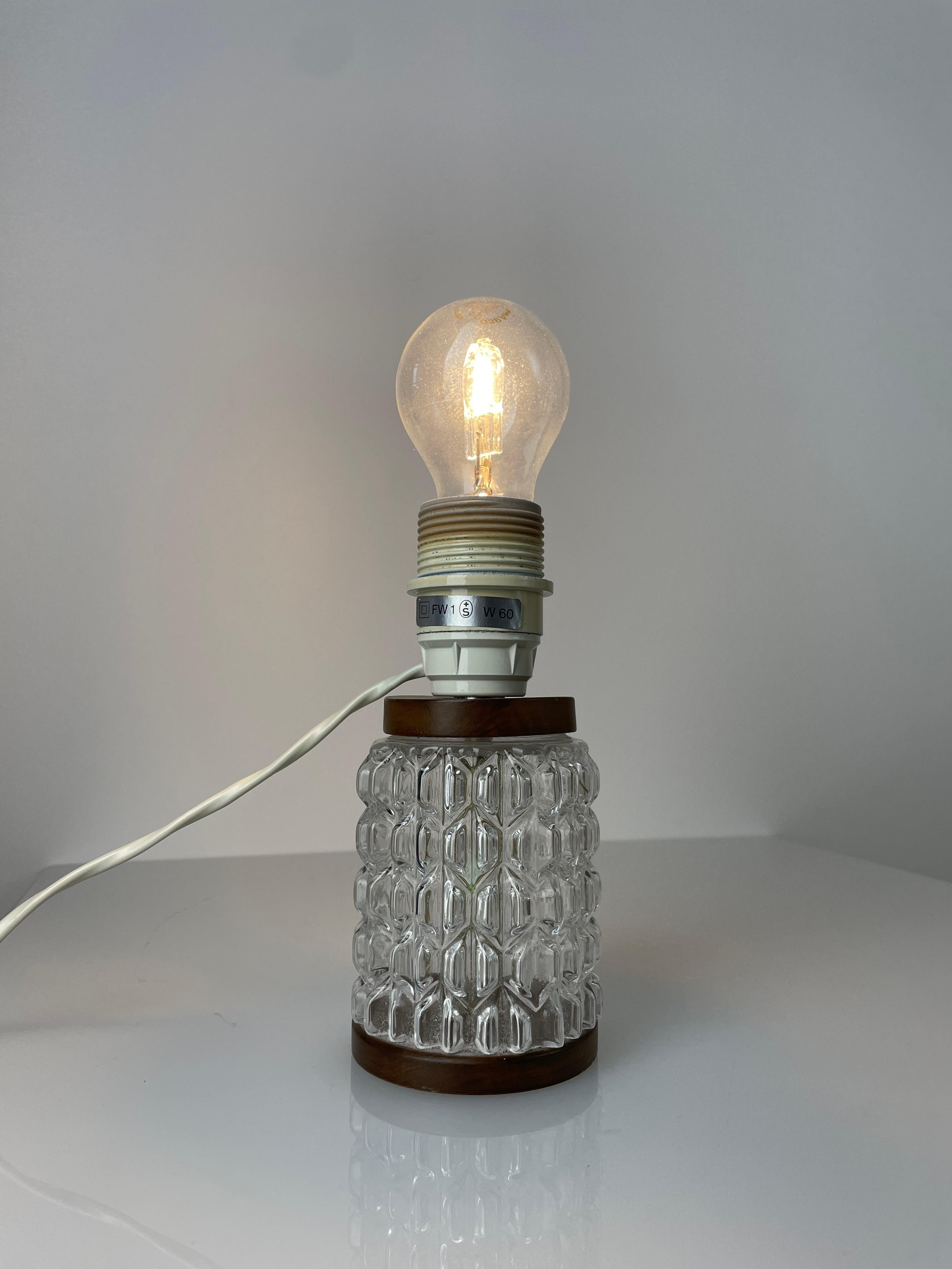 Paire de lampes de table de chevet suisses des années 1960 en vente 8