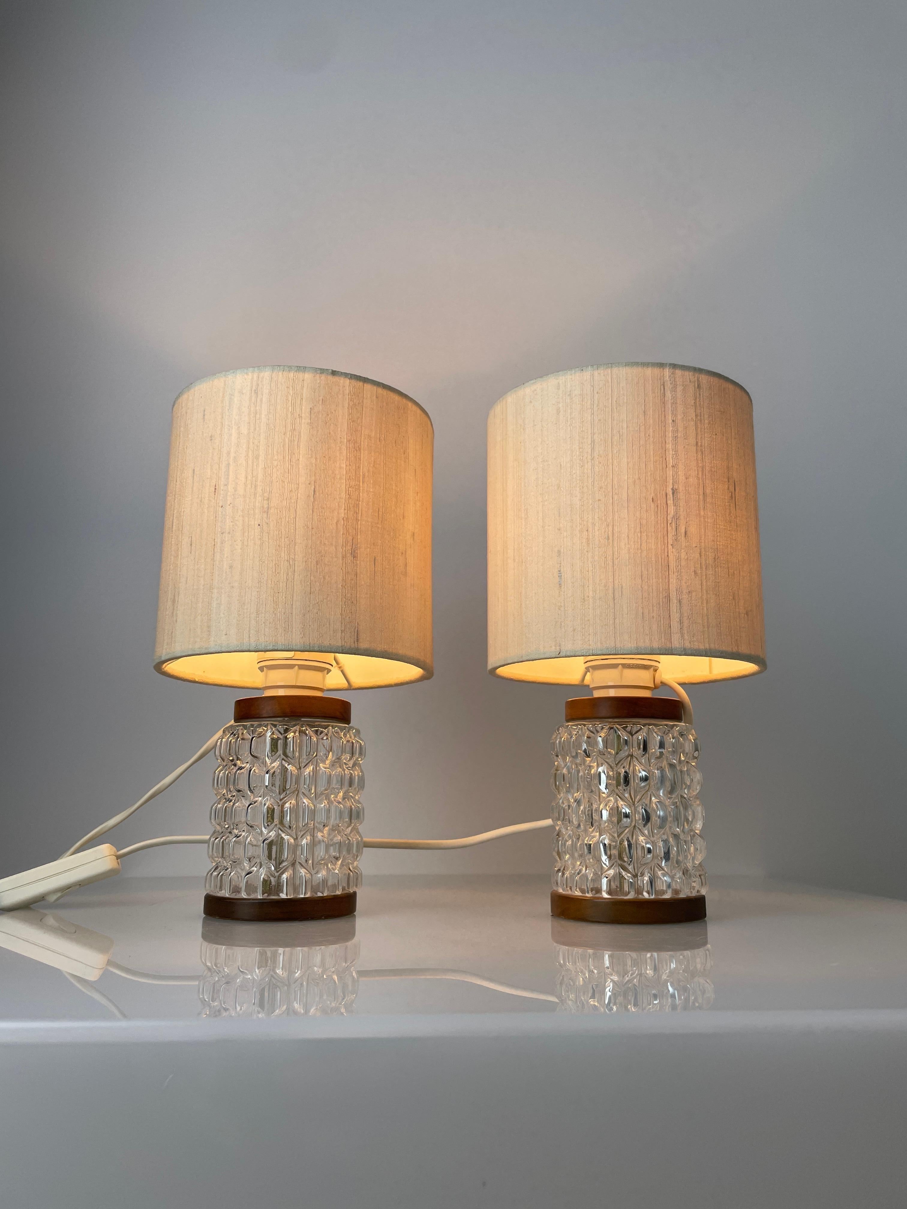 Mid-Century Modern Paire de lampes de table de chevet suisses des années 1960 en vente
