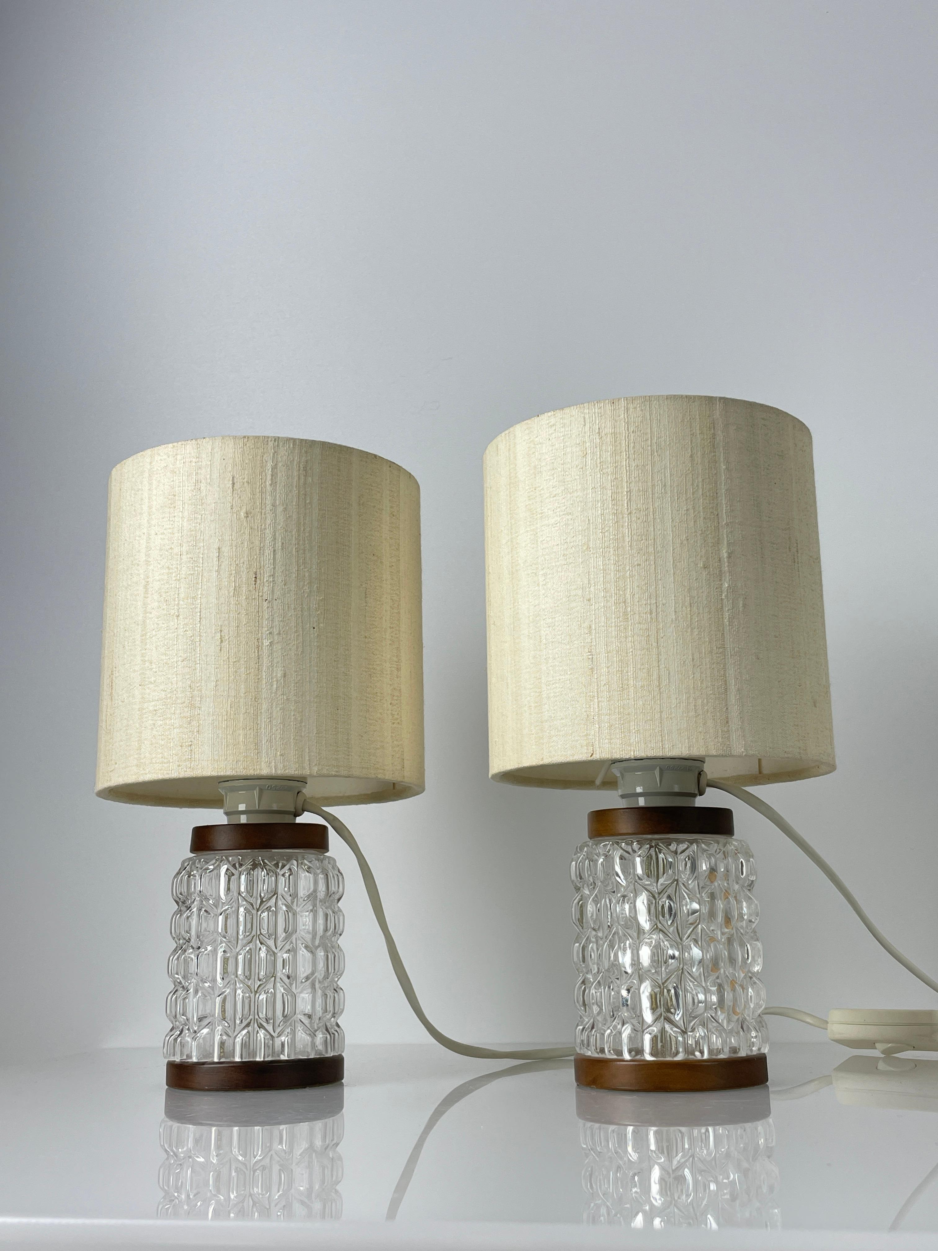 Paire de lampes de table de chevet suisses des années 1960 Bon état - En vente à Bern, CH