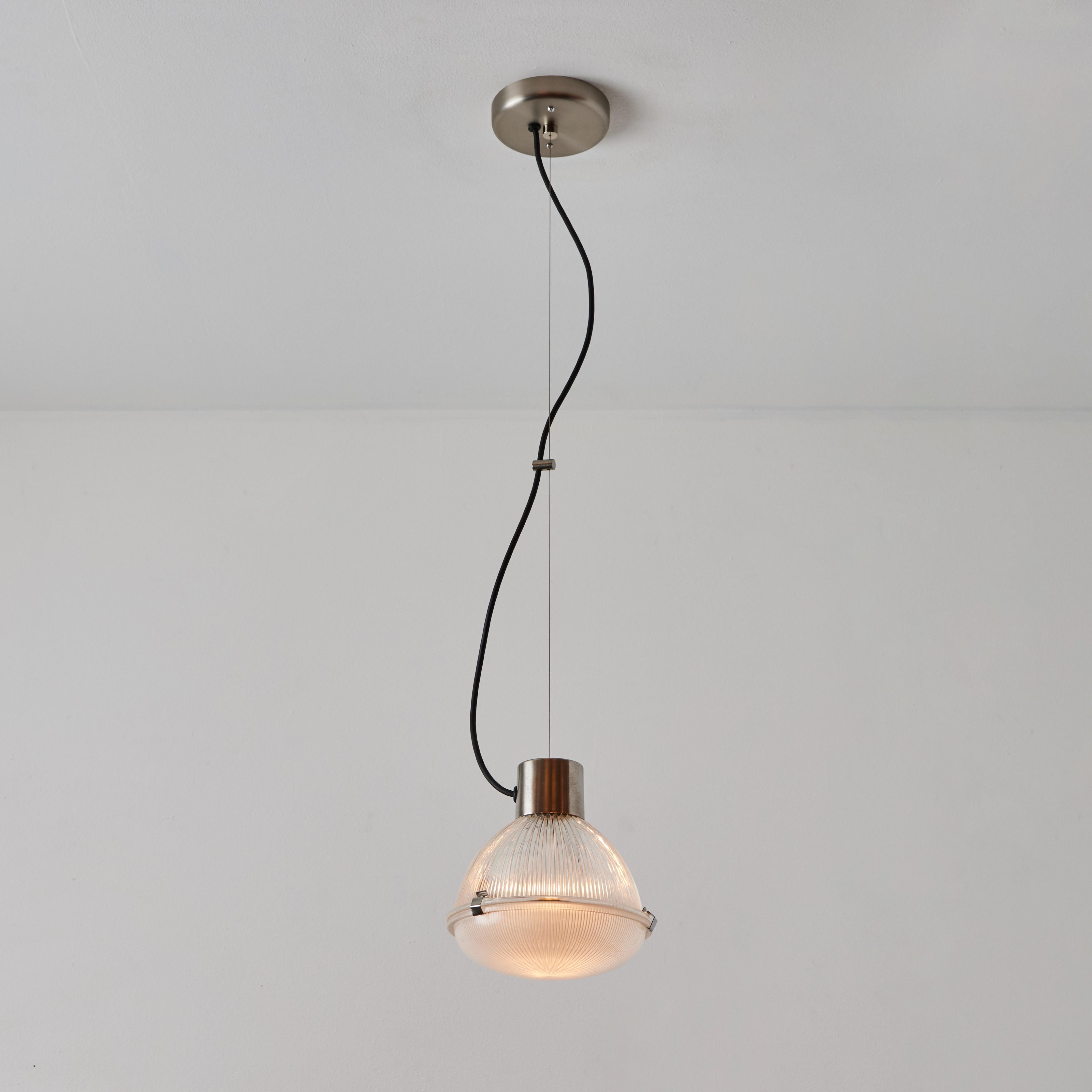 Mid-Century Modern Paire de lampes à suspension Tito Agnoli en verre et métal des années 1960 pour O-Luce en vente