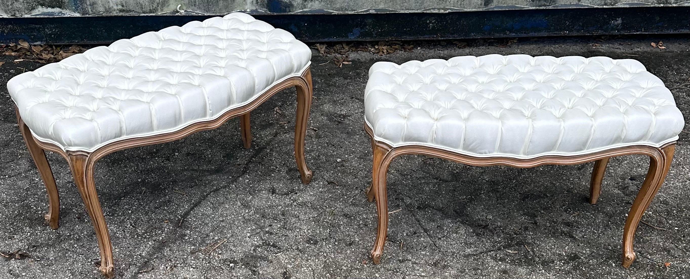Mid-20th Century Pair of 1960’s tufted Italian Benches For Sale