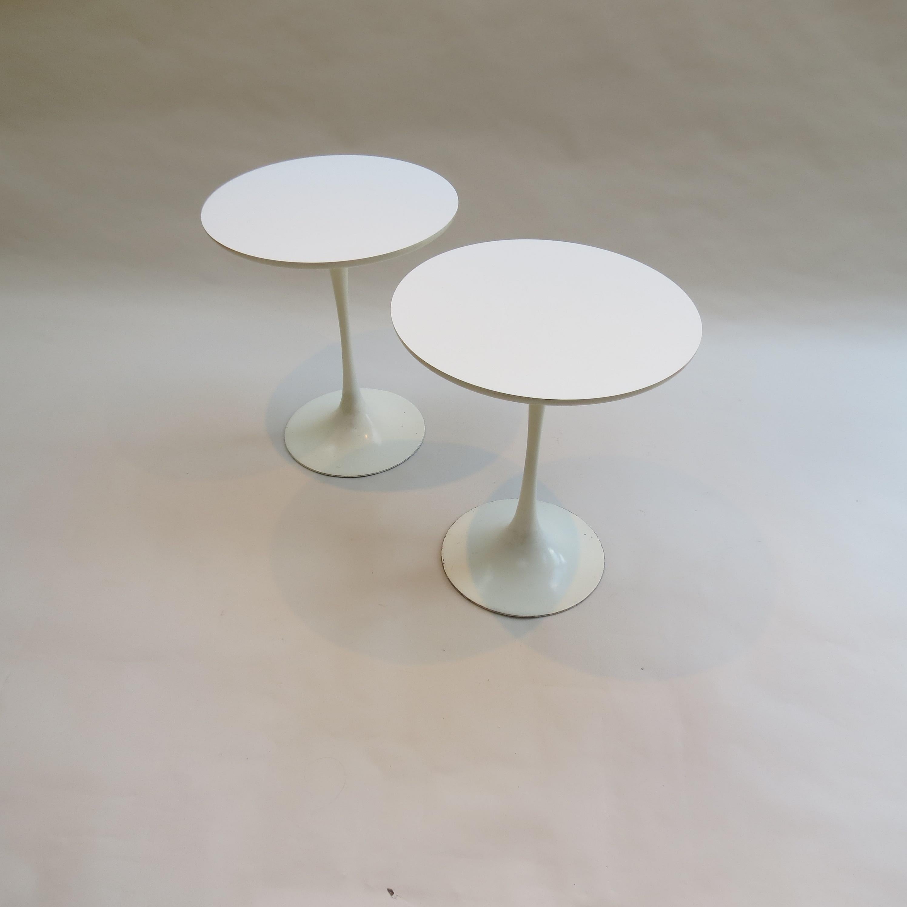 Pair of 1960s tulip side tables designed by Maurice Burke for Arkana, bath, UK.

Cast aluminium base and circular laminate top.

Some wear and small chips to the base. Tops in good over all condition with minor wear.

Stamped to underside of