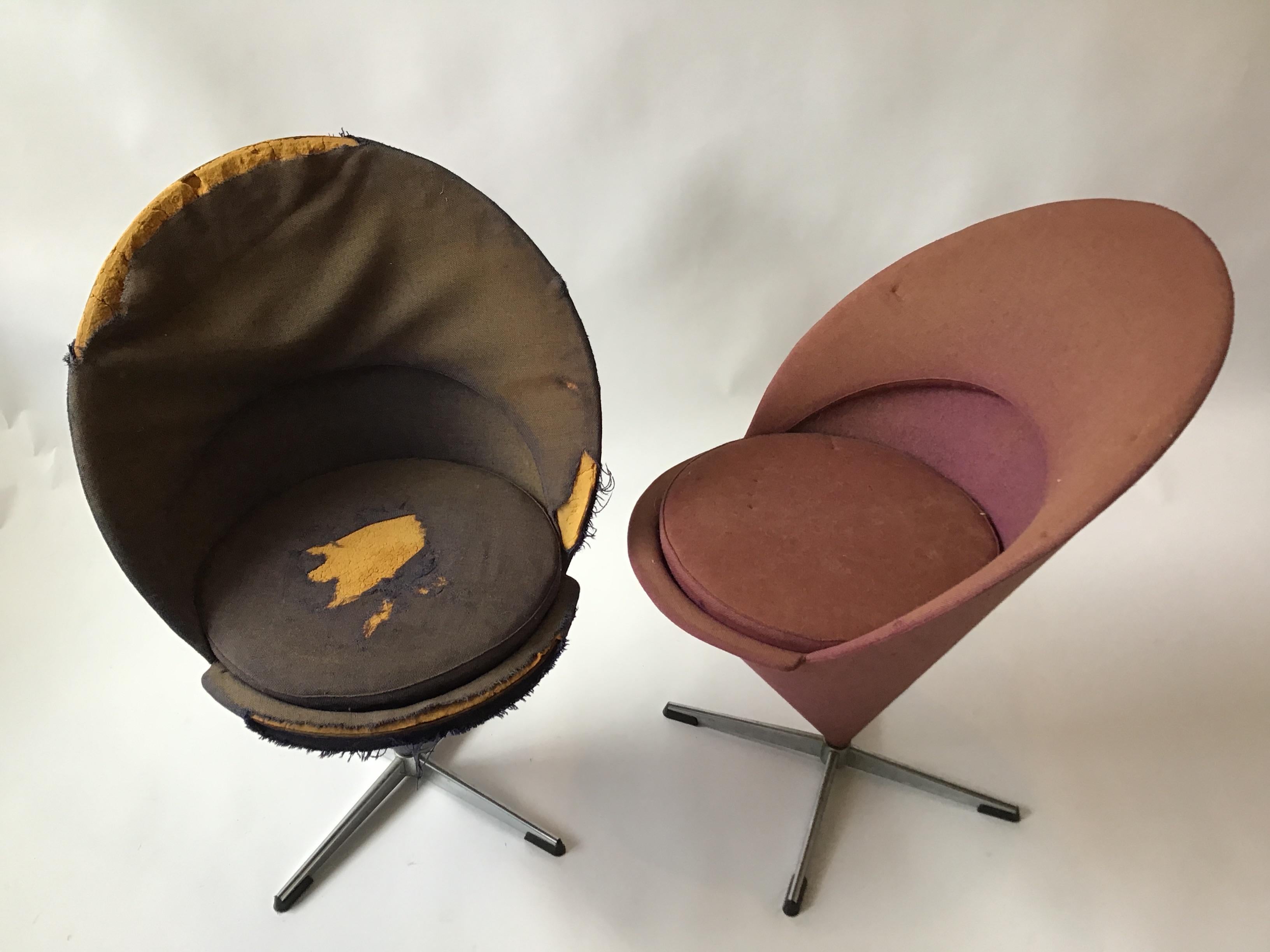 Pair of 1960s Verner Panton Cone Chairs In Distressed Condition In Tarrytown, NY