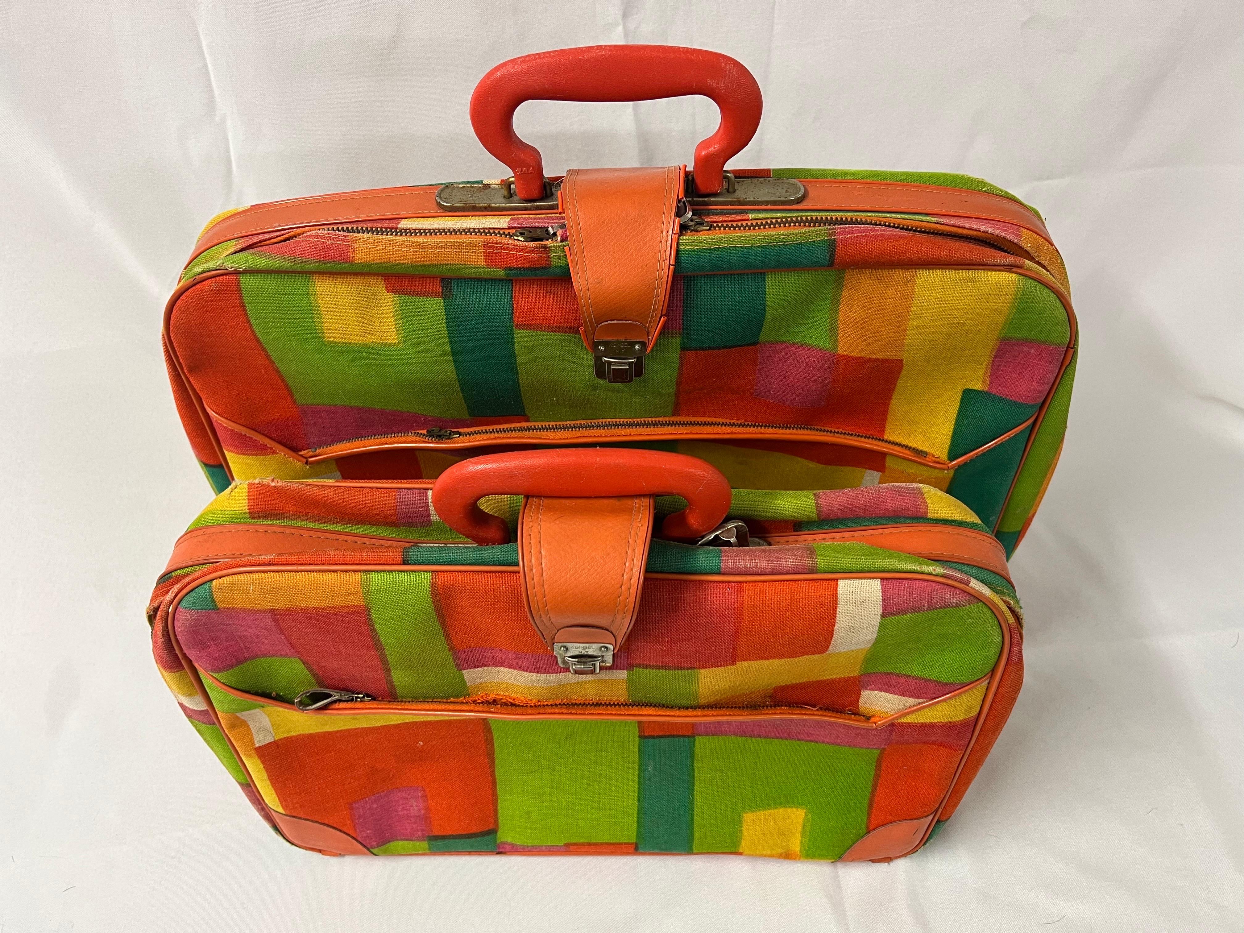 Mid-Century Modern Paire de valises Vintage Hippie Pop Art des années 60 par Gimbels en vente