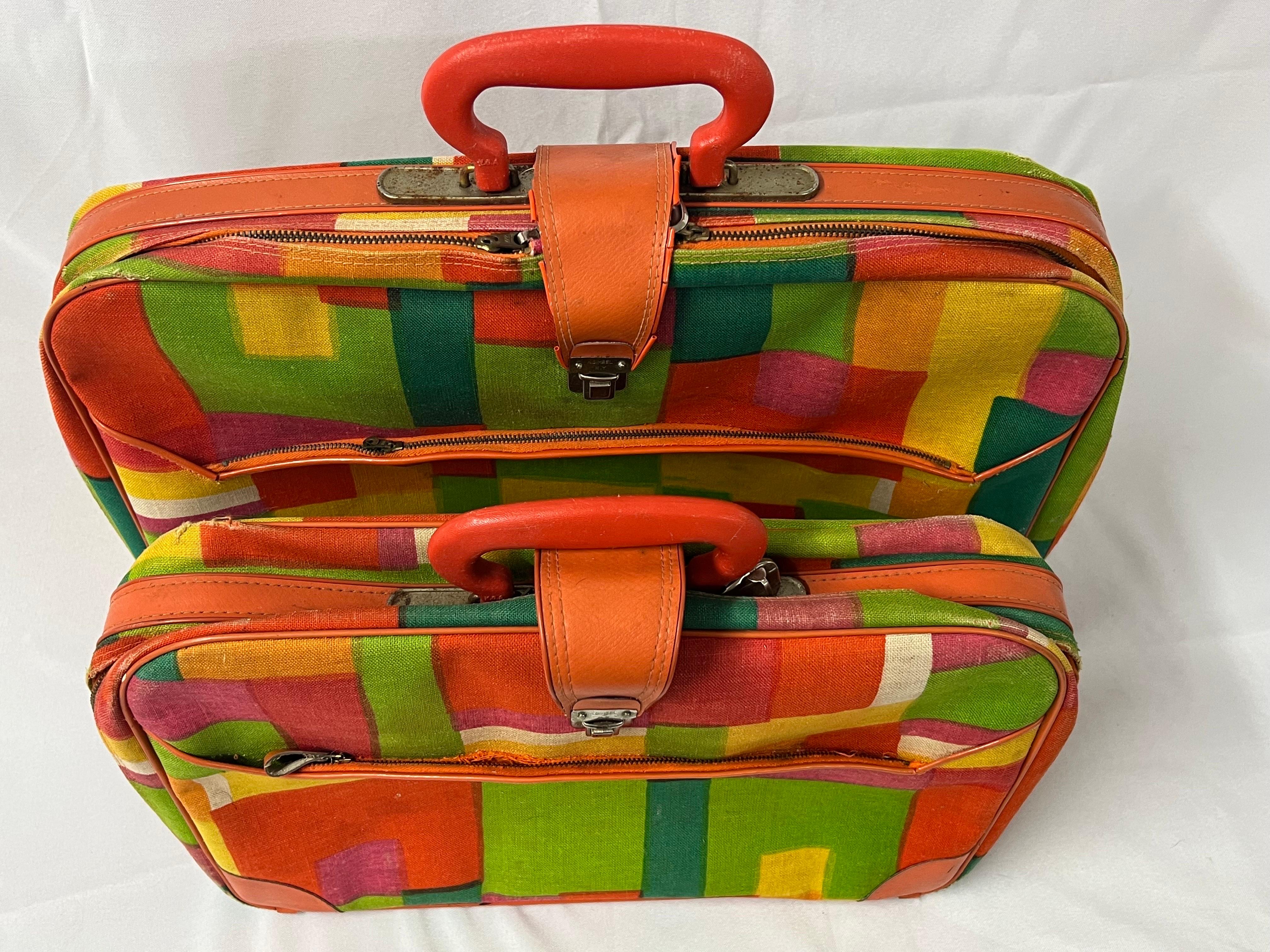 Nord-américain Paire de valises Vintage Hippie Pop Art des années 60 par Gimbels en vente