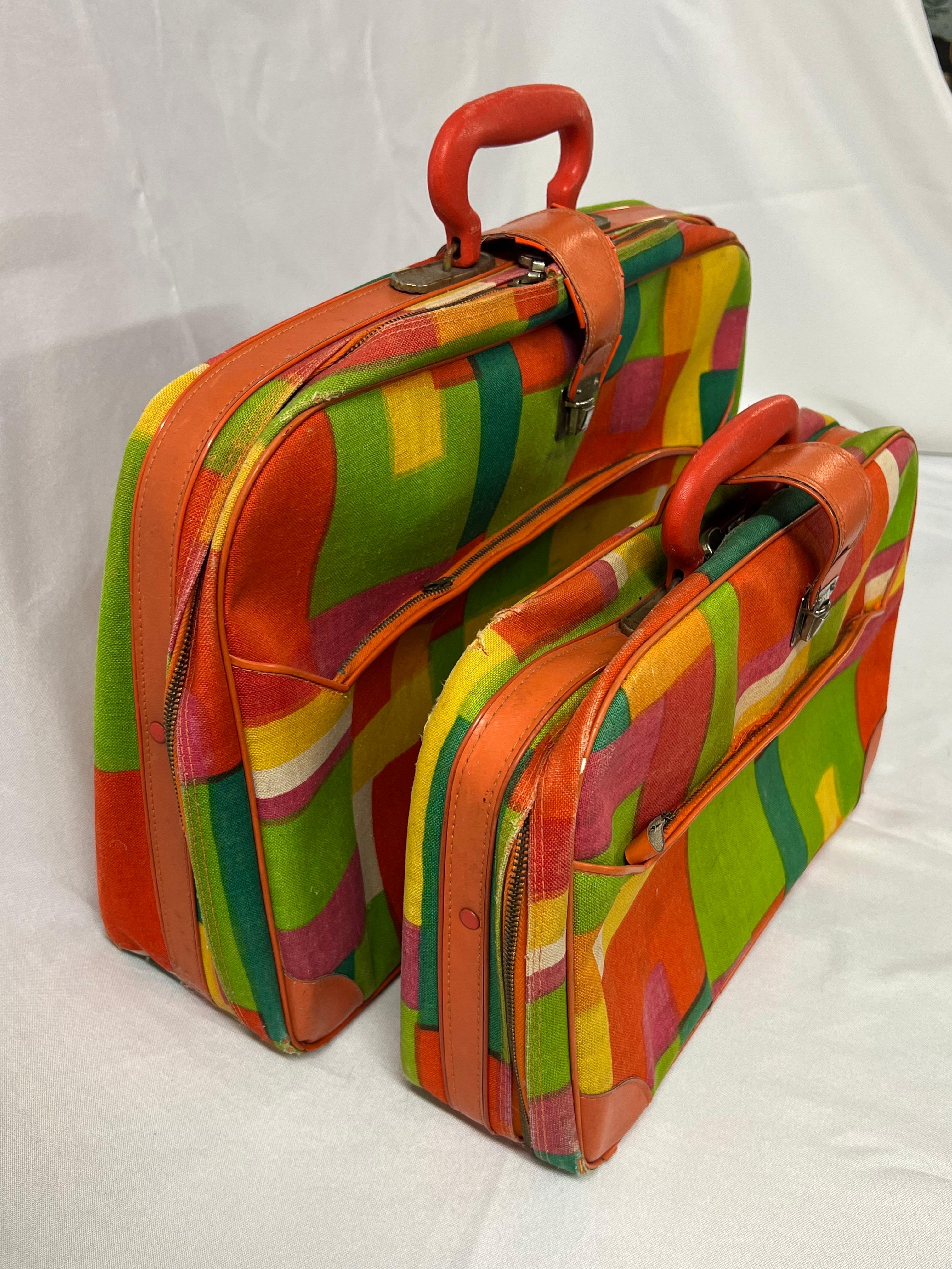 Paire de valises Vintage Hippie Pop Art des années 60 par Gimbels Bon état - En vente à Redding, CT