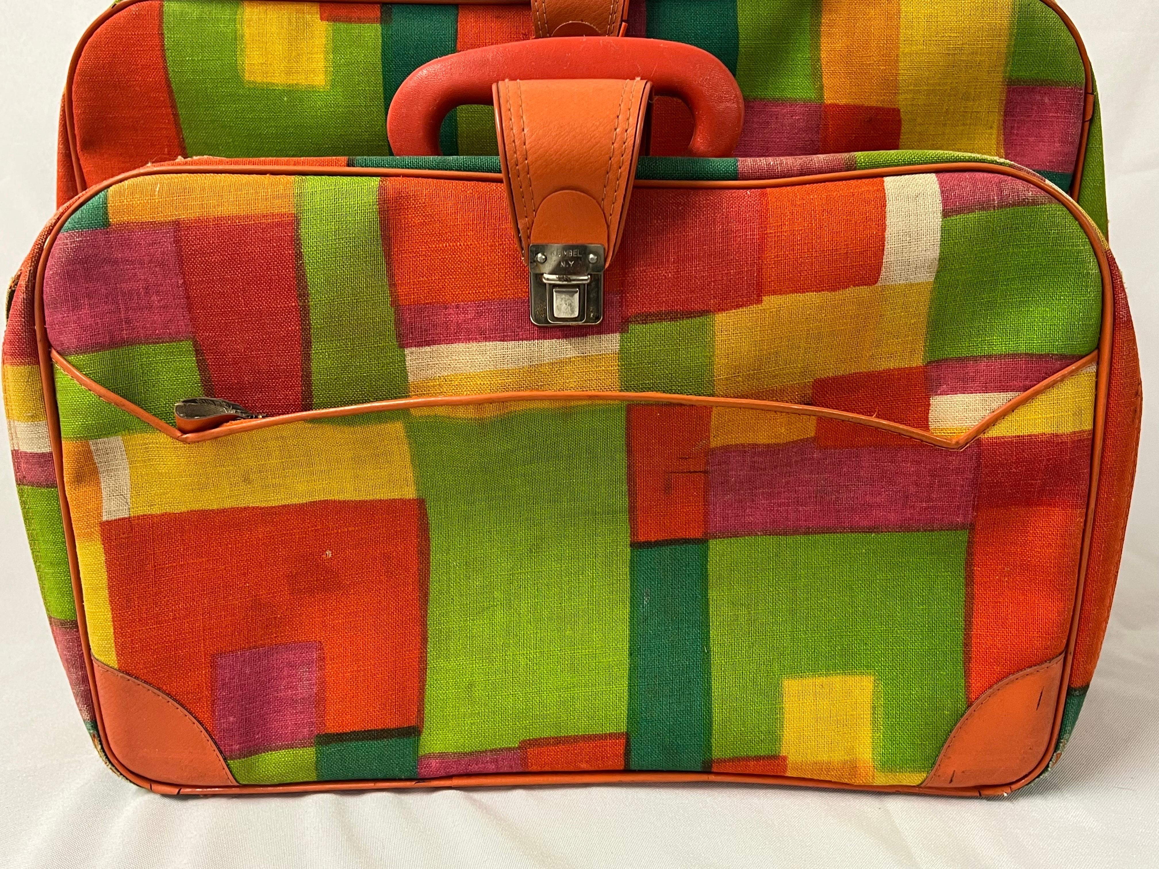 Métal Paire de valises Vintage Hippie Pop Art des années 60 par Gimbels en vente