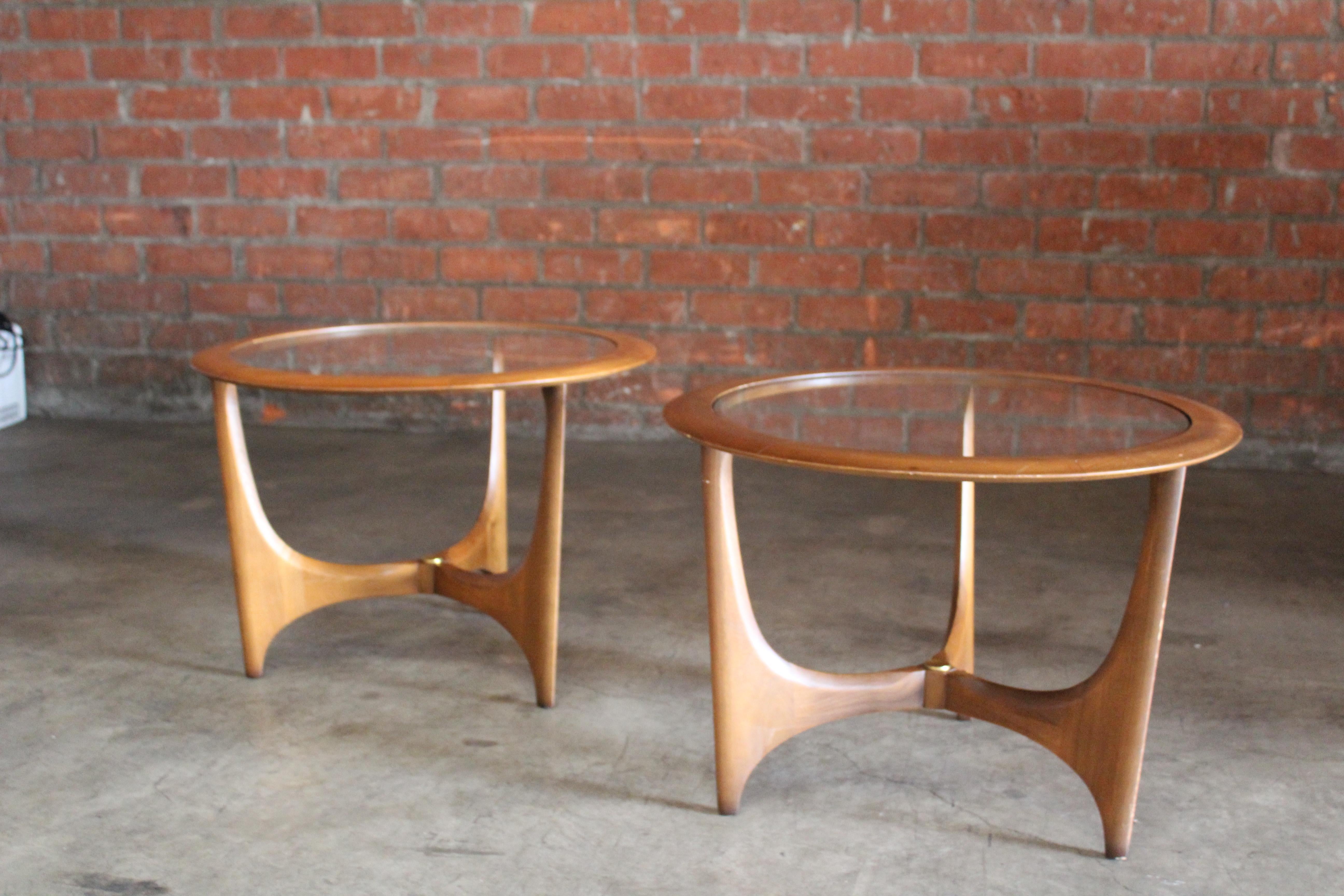 Pair of 1960s Walnut End Tables In Good Condition For Sale In Los Angeles, CA