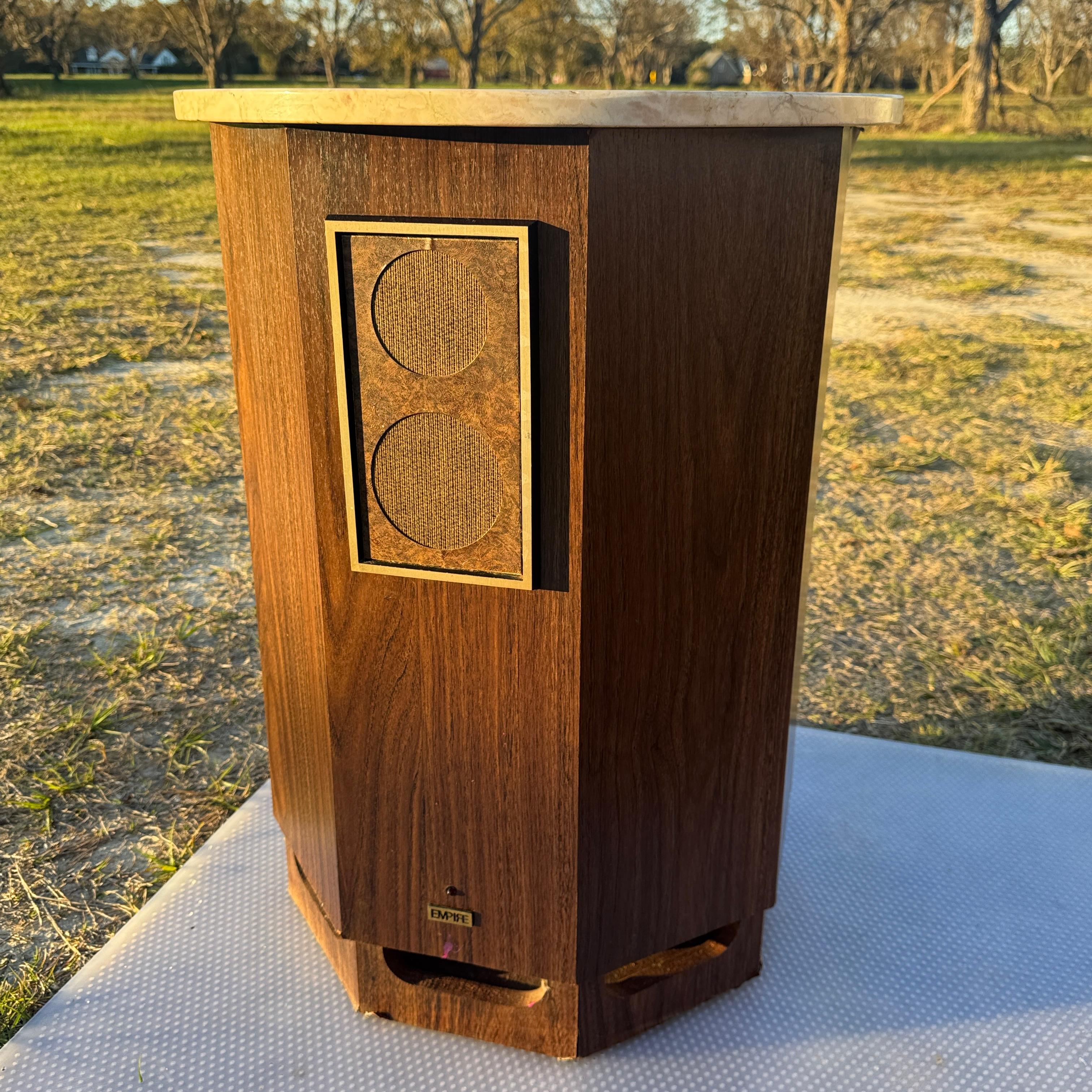 Pair of 1960s Walnut Laminate and Marble Columnar End Table Speakers In Good Condition For Sale In Cordova, SC