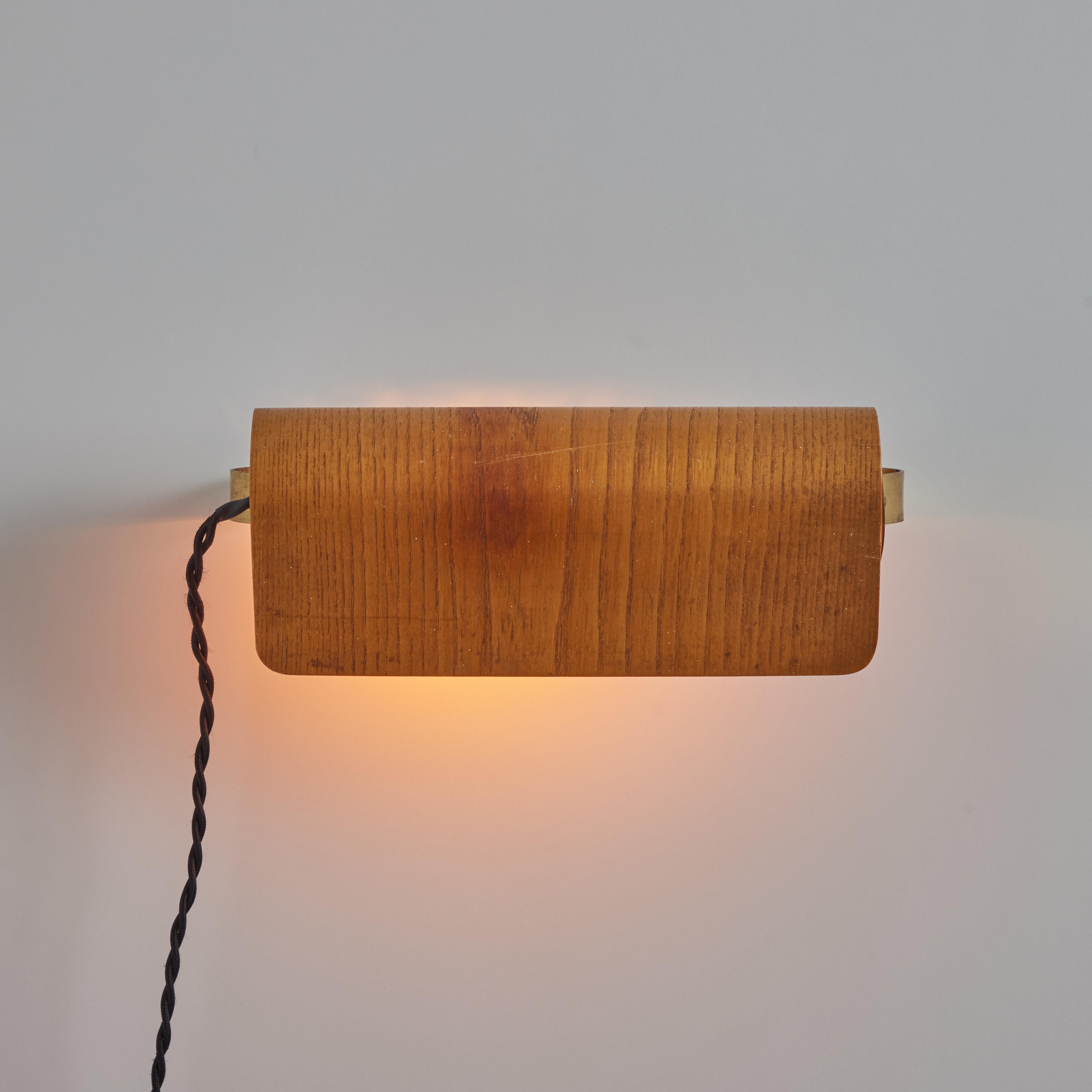 Swedish Pair of 1960s Wood & Brass Wall Lamps Attributed to Hans-Agne Jakobsson For Sale
