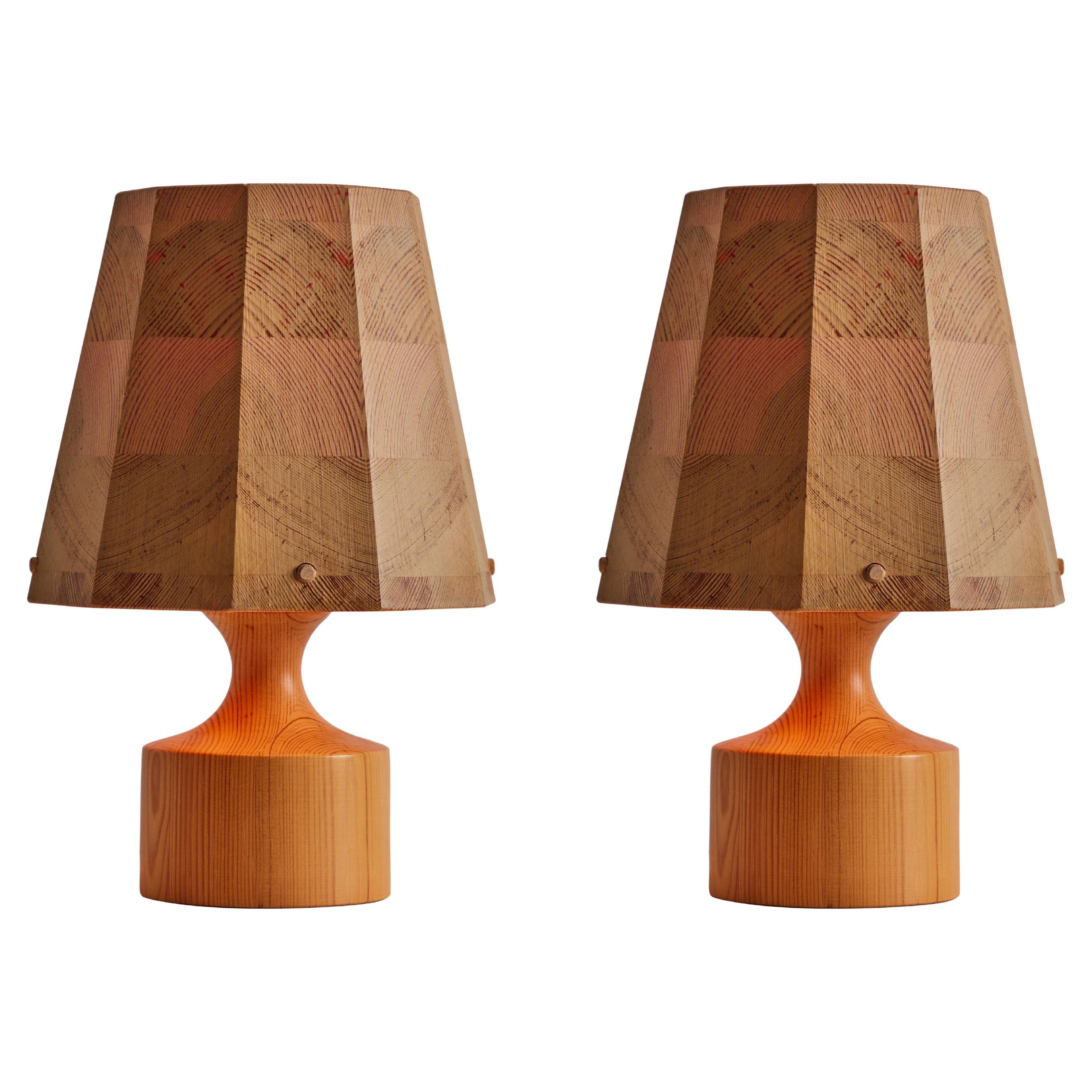 Paar Tischlampen aus Holz aus den 1960er Jahren, Hans-Agne Jakobsson für AB Ellysett zugeschrieben