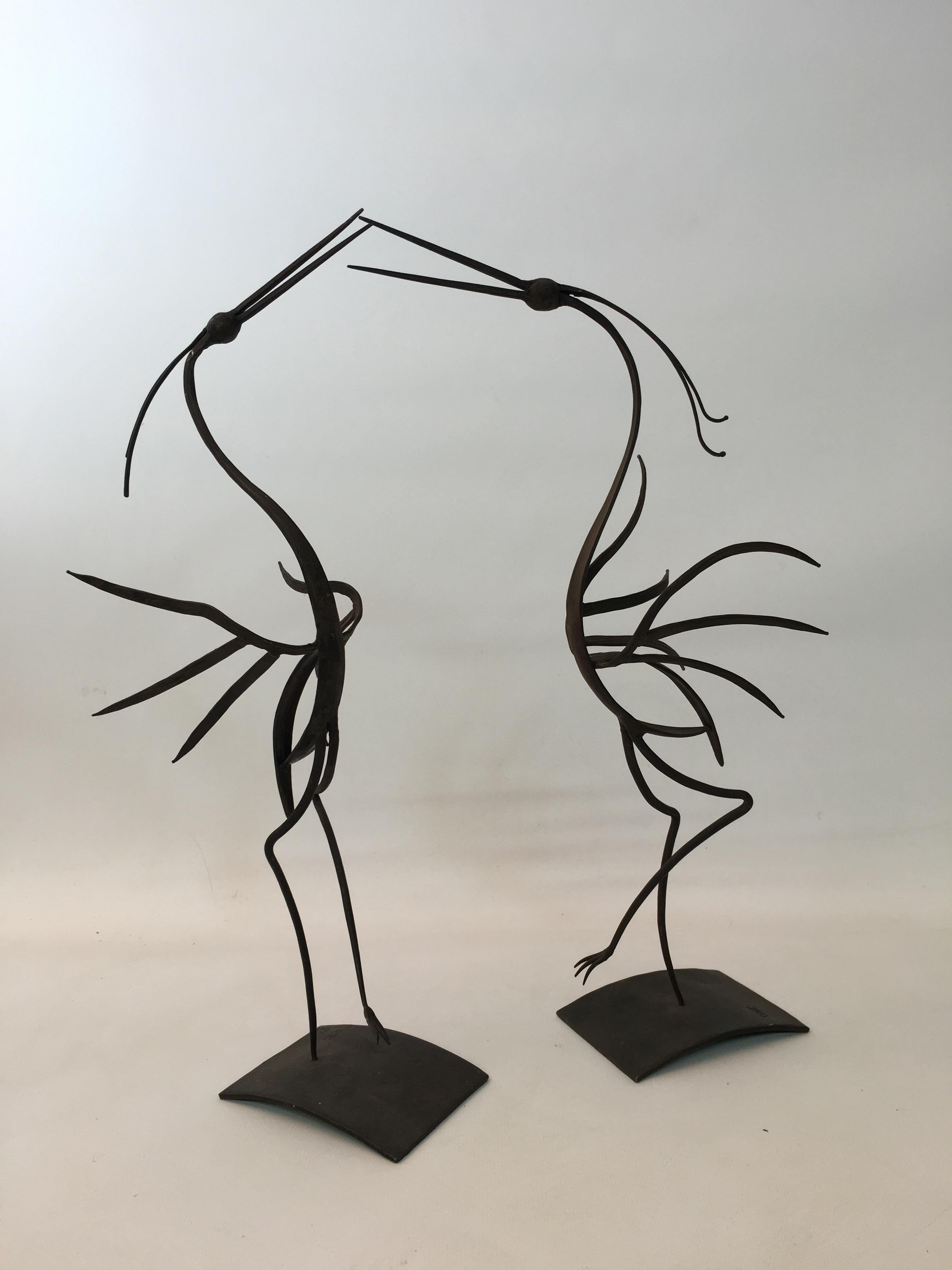 Mid-Century Modern Paire de sculptures d'oiseaux dansants en métal de l'atelier de 1968 en vente