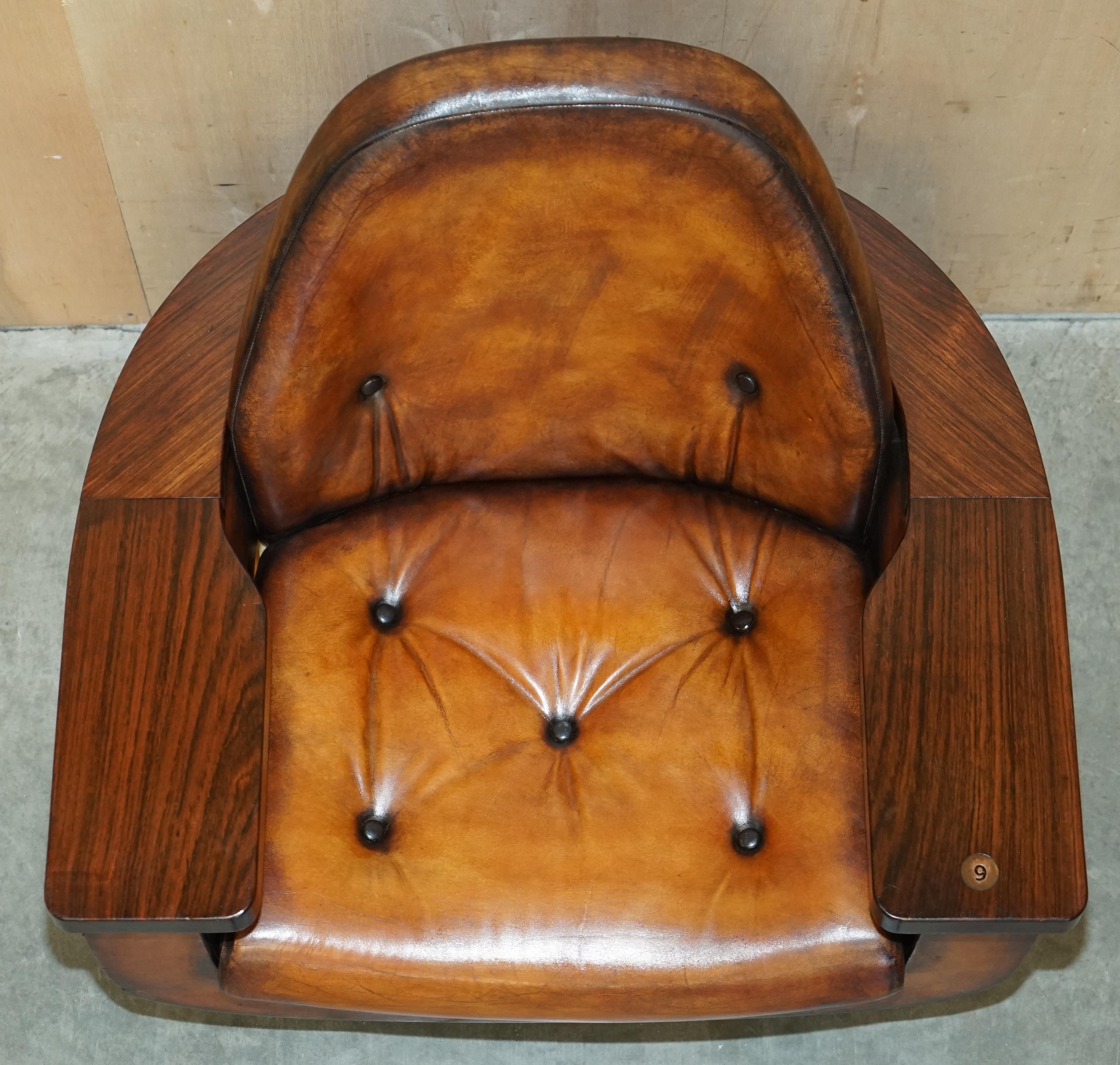 Paire de fauteuils Peter Hoyte Whisky Brown Leather Hardwood restaurés en 1969 en vente 2