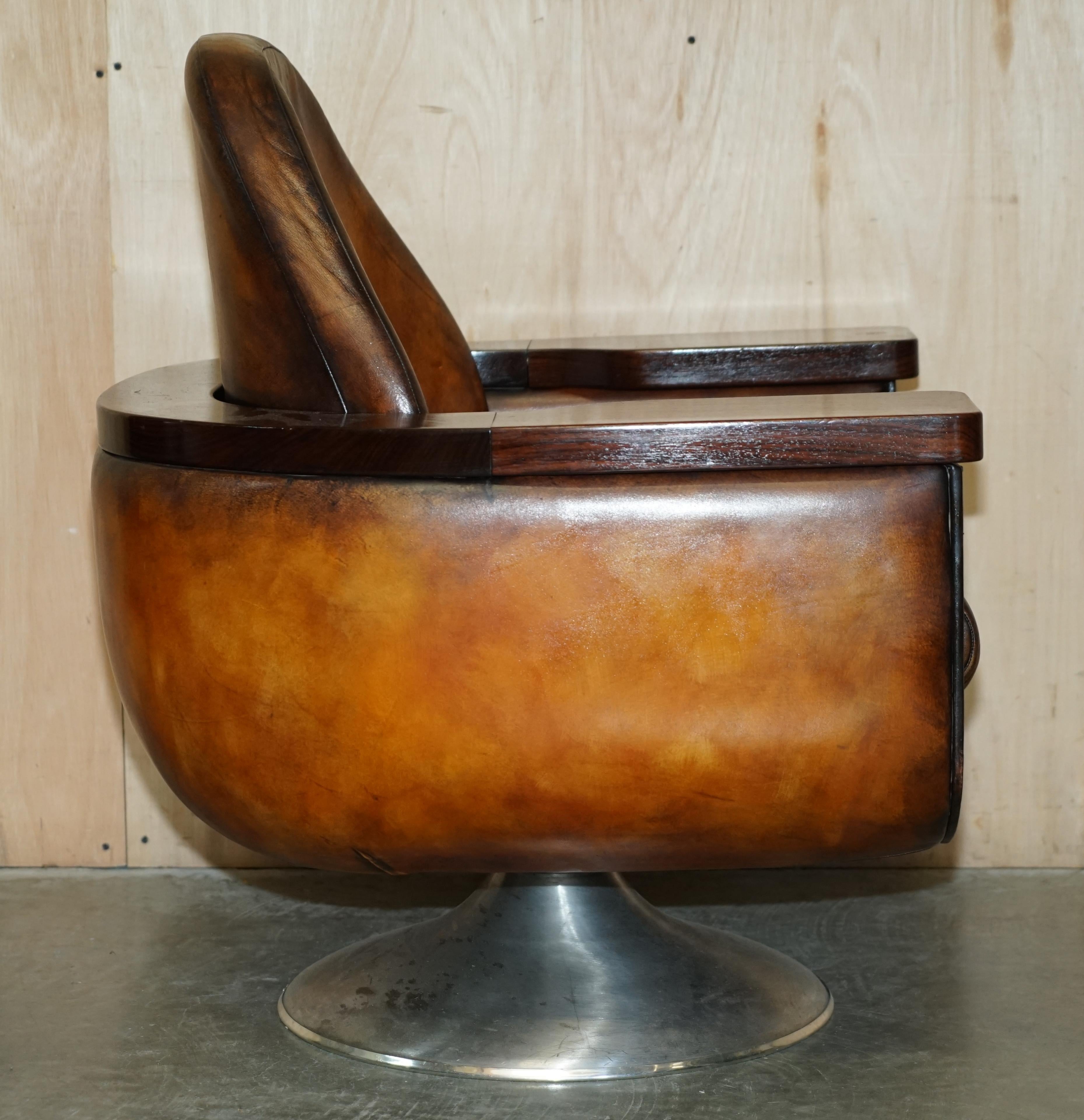 Paire de fauteuils Peter Hoyte Whisky Brown Leather Hardwood restaurés en 1969 en vente 4