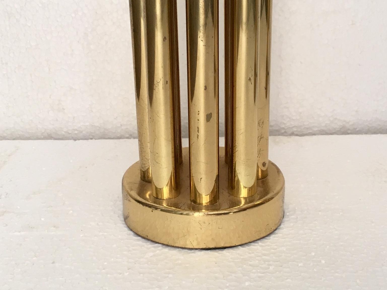Pair of Italian 1970s table lamps, in the style of Gaetano Sciolari, made of brass, from the base come eight brass tubes forming a column.
Electro installation in perfect condition, the screens of the lamps are not lñas that appear in the photo,