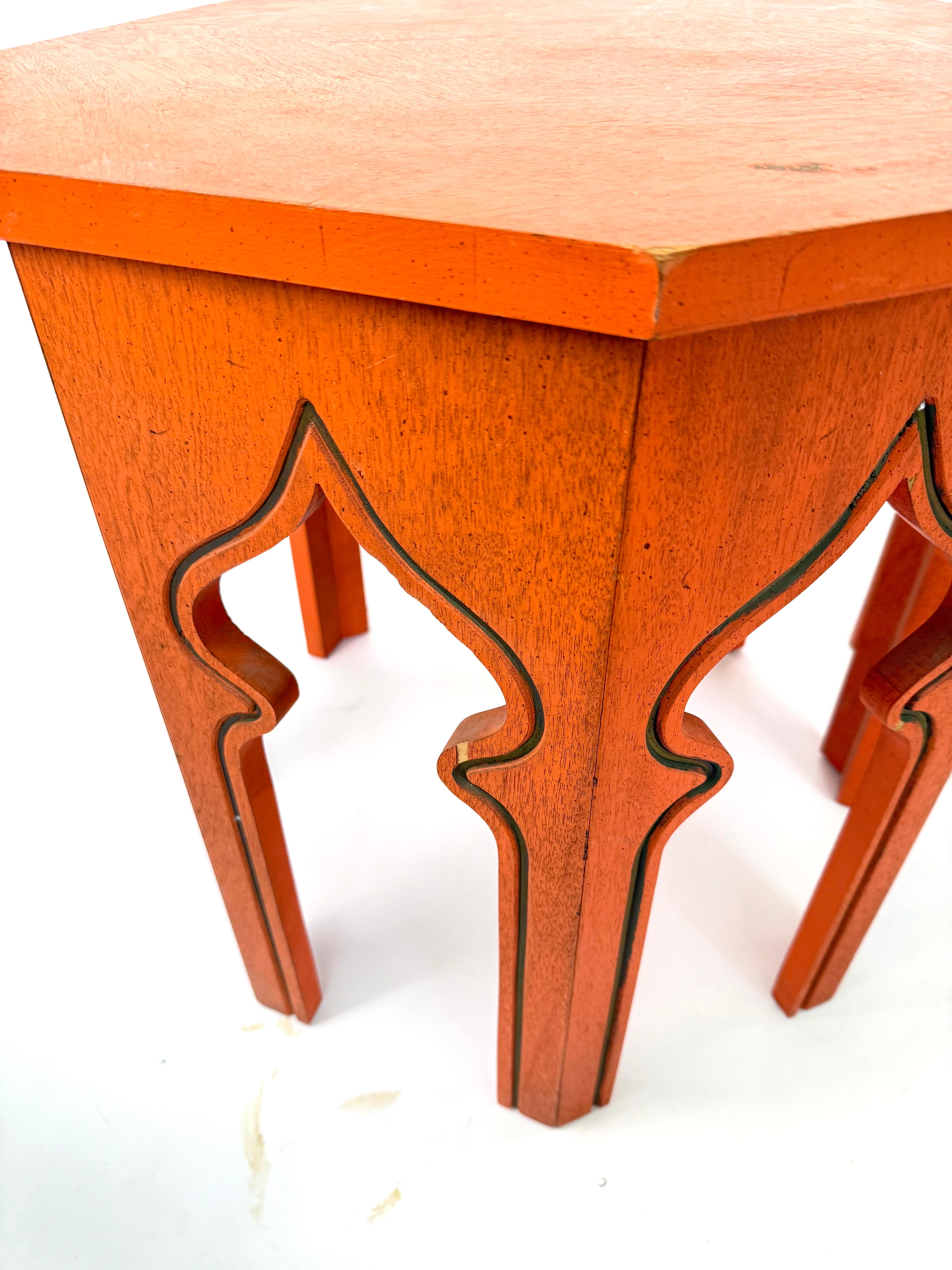 Pair of 1970 moorish style hexagonal side tables (Ende des 20. Jahrhunderts) im Angebot
