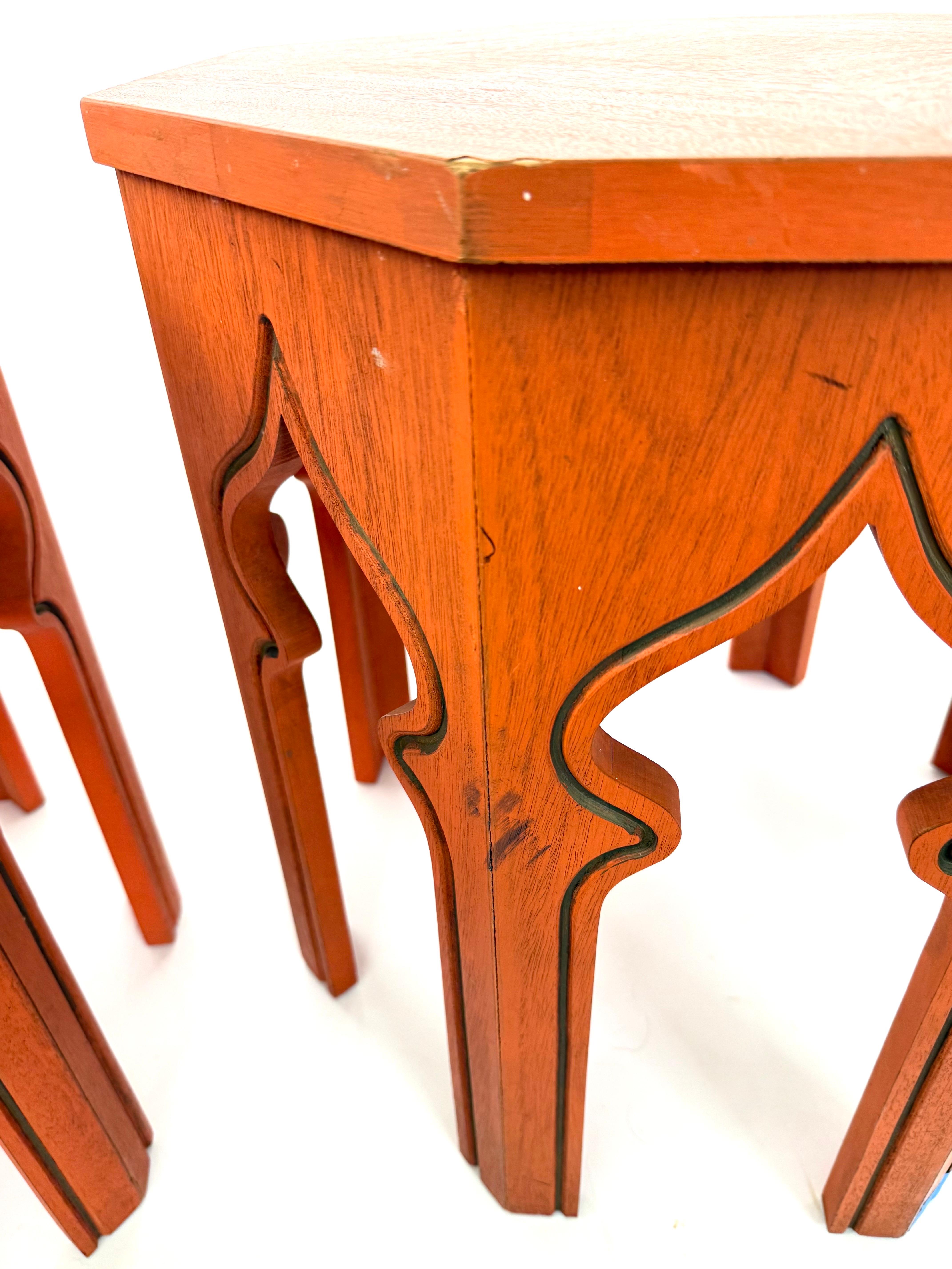Pair of 1970 moorish style hexagonal side tables (Holz) im Angebot