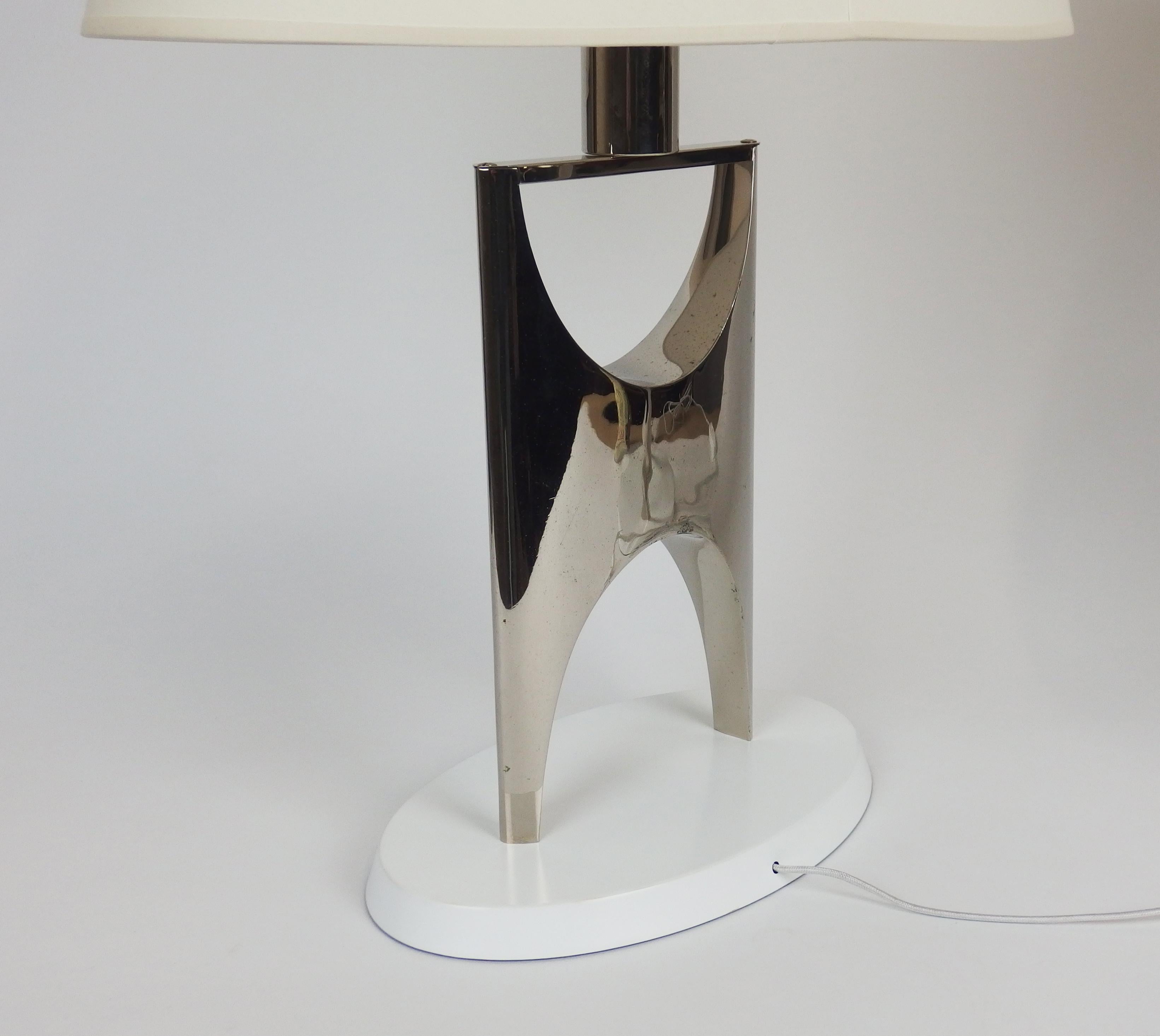 Pair of 1970 Sculptural Metal Table Lamps im Angebot 3