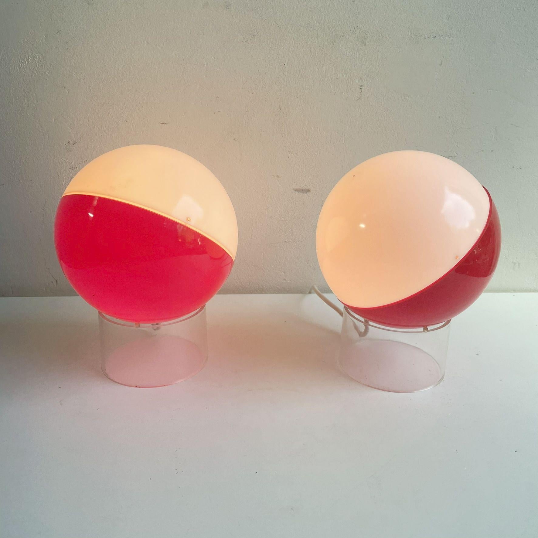 Mid-Century Modern Pair of 1970ies plastic table lamps Guzzini style For Sale