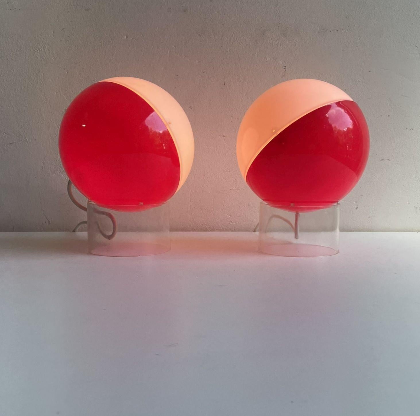 Pair of 1970ies plastic table lamps Guzzini style In Good Condition For Sale In DOORWERTH, NL