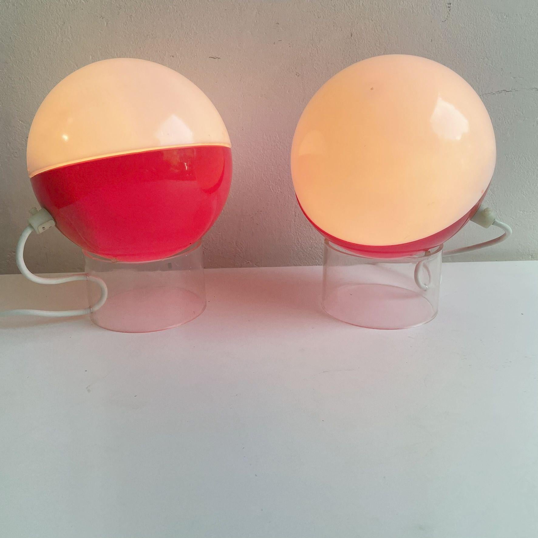Late 20th Century Pair of 1970ies plastic table lamps Guzzini style For Sale