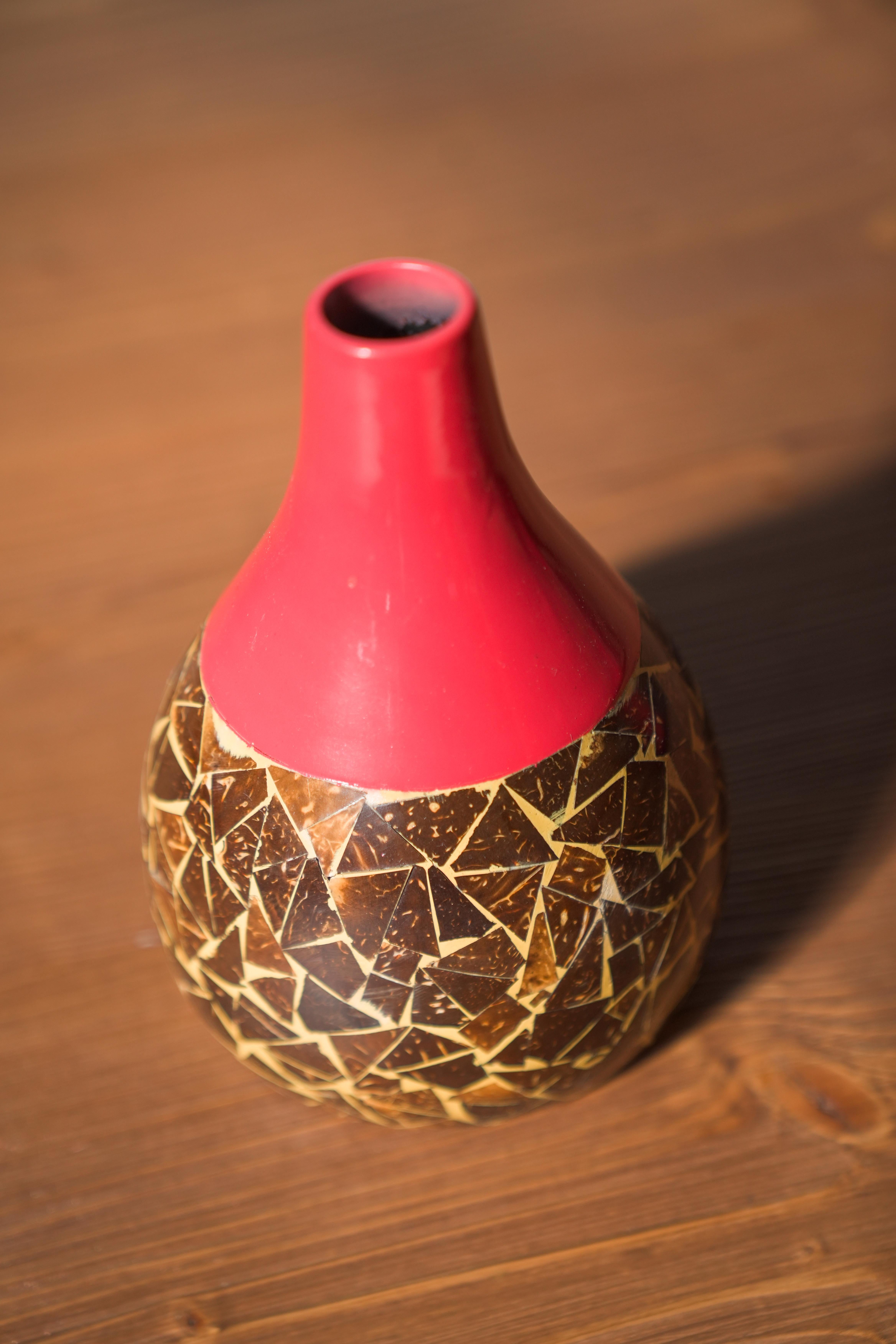 Paar Terrakotta-Vasen aus den 1970er/80er Jahren mit eingelegtem Mosaik (Töpferwaren) im Angebot
