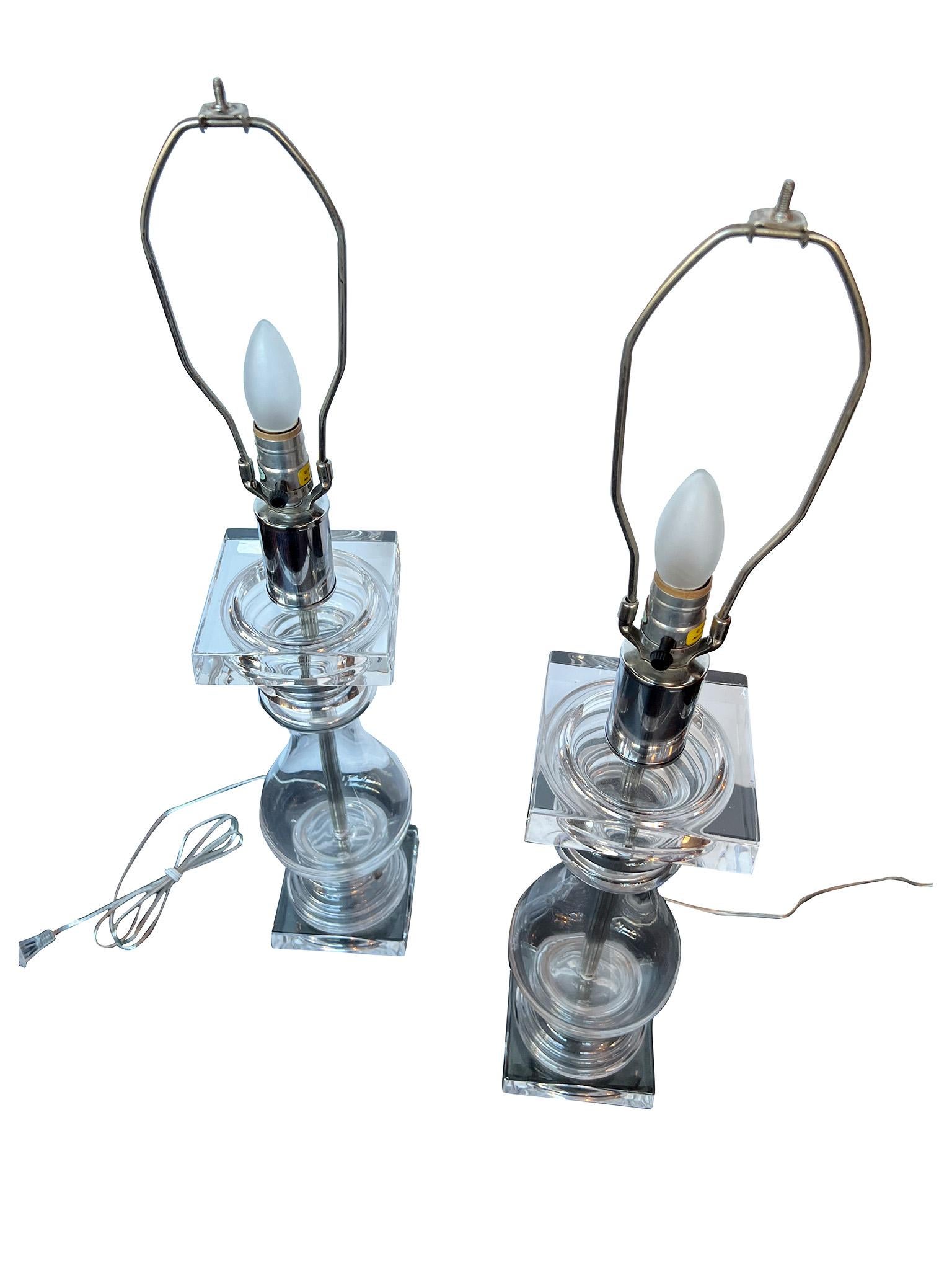 italien Paire de lampes en forme de balustre des années 1970 par Chapman Glass en vente
