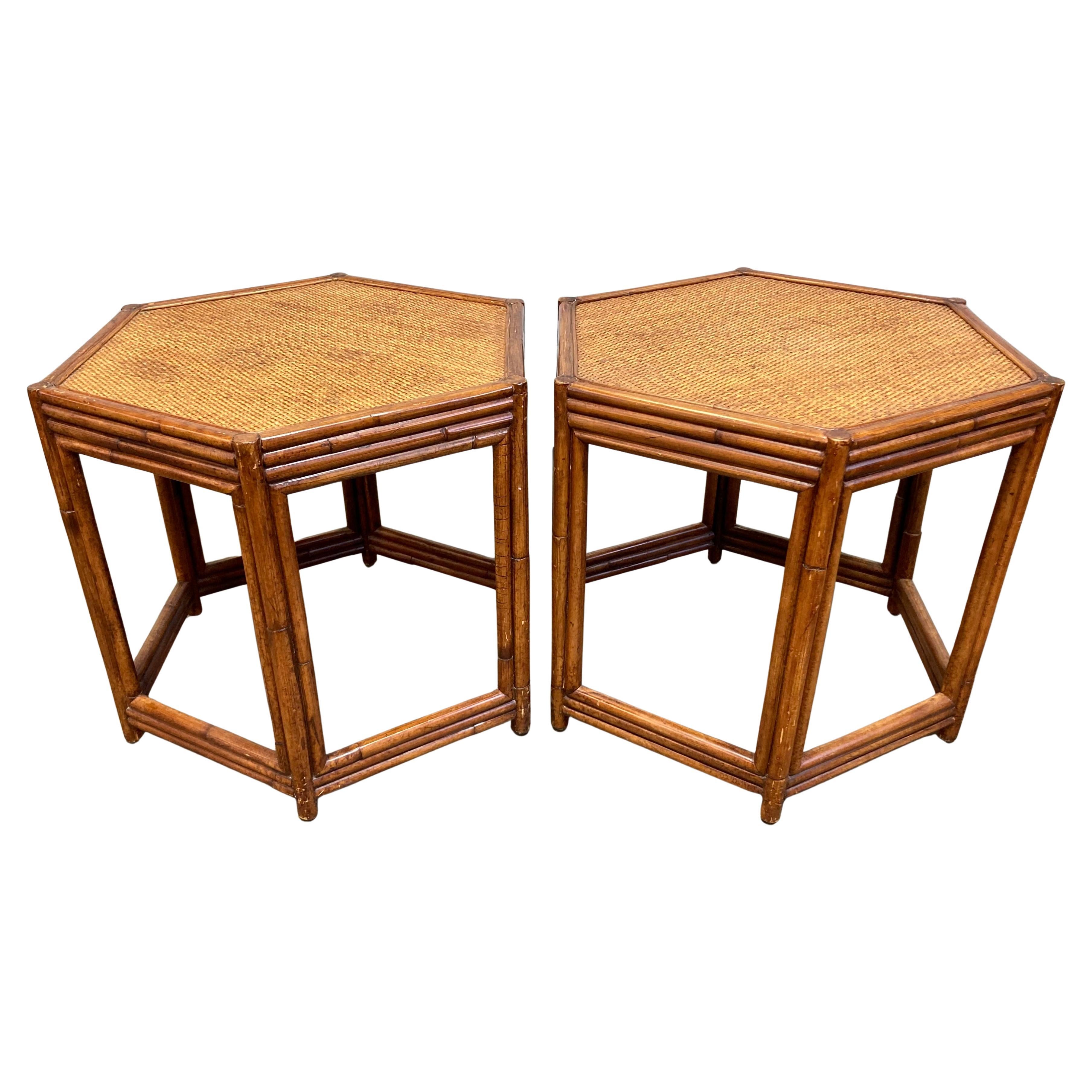 Paire de tables d'appoint en bambou et rotin des années 1970 en vente