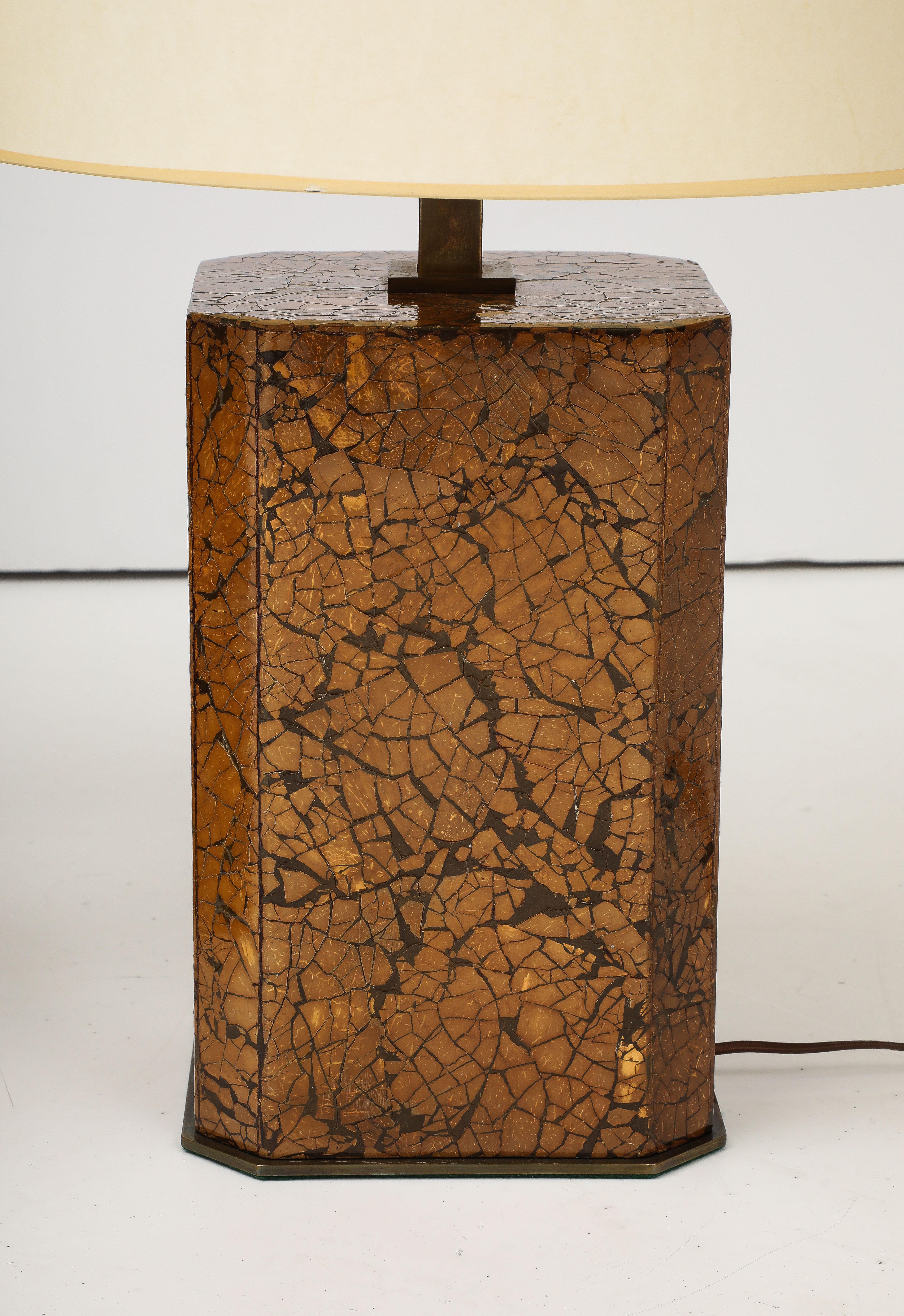 Ottone Coppia di lampade con guscio di cocco degli anni '70, splendidamente realizzate. in vendita