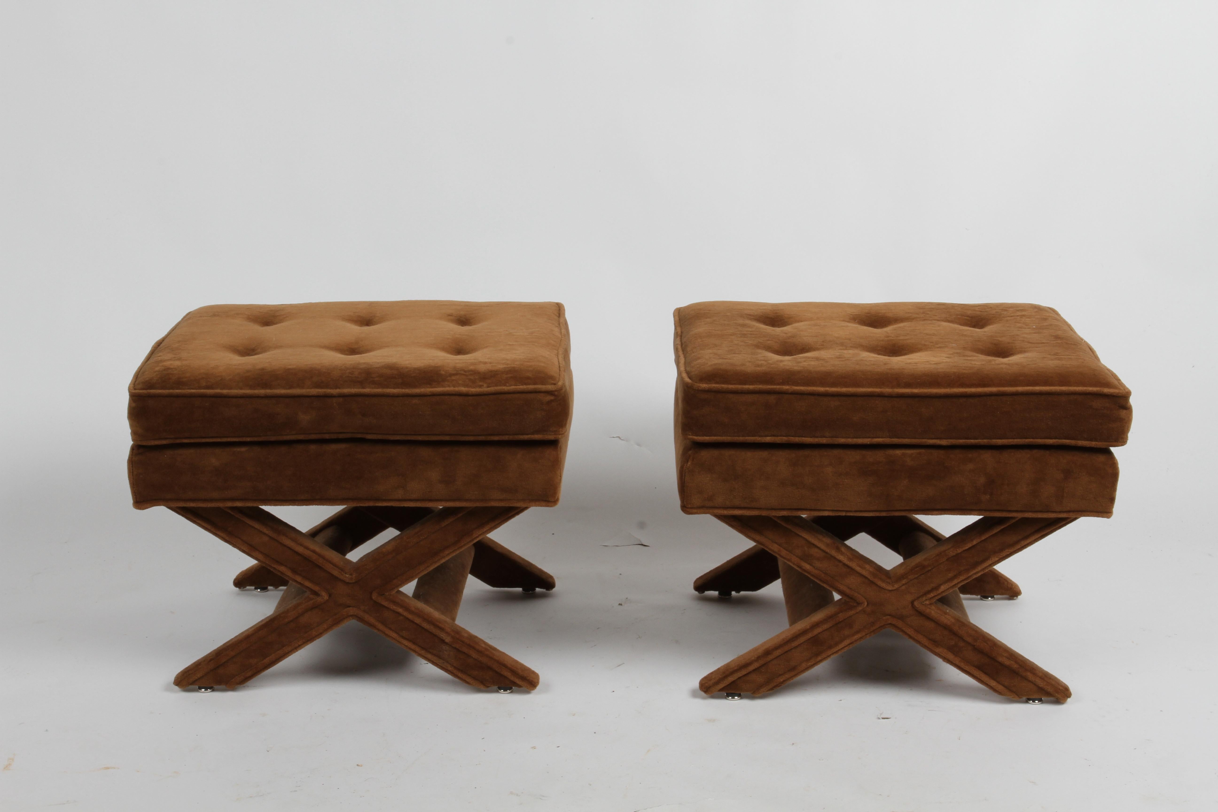 Pair of vintage Billy Baldwin Hollywood Regency style fully upholstered X stools, ottomans, benches or footrest in original brown velvet, circa 1970s. In fine usable condition, slight wear to the top, foam is good.