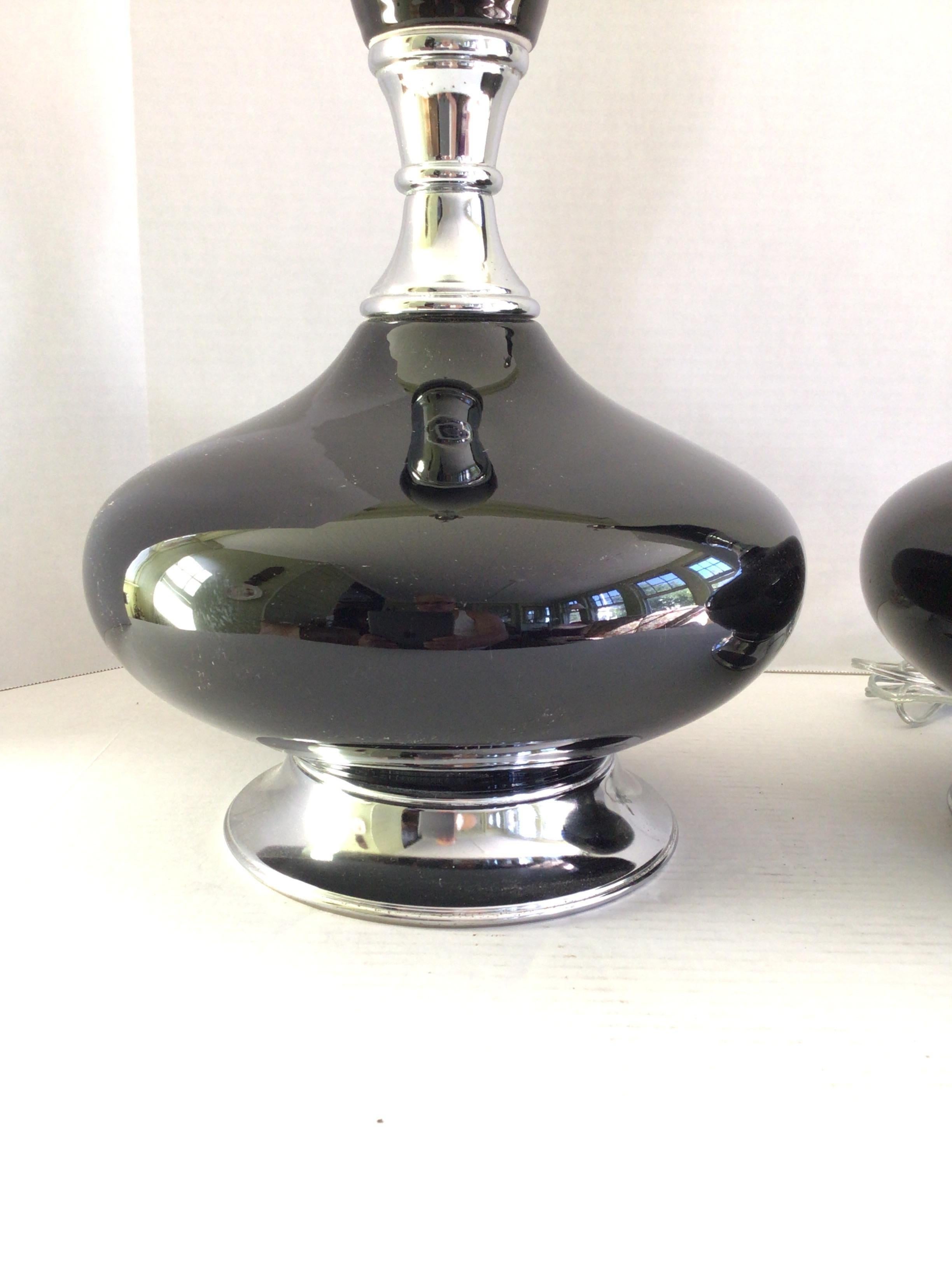 Fine XX secolo Coppia di lampade a bottiglia Genie degli anni '70 in nero e cromo in vendita