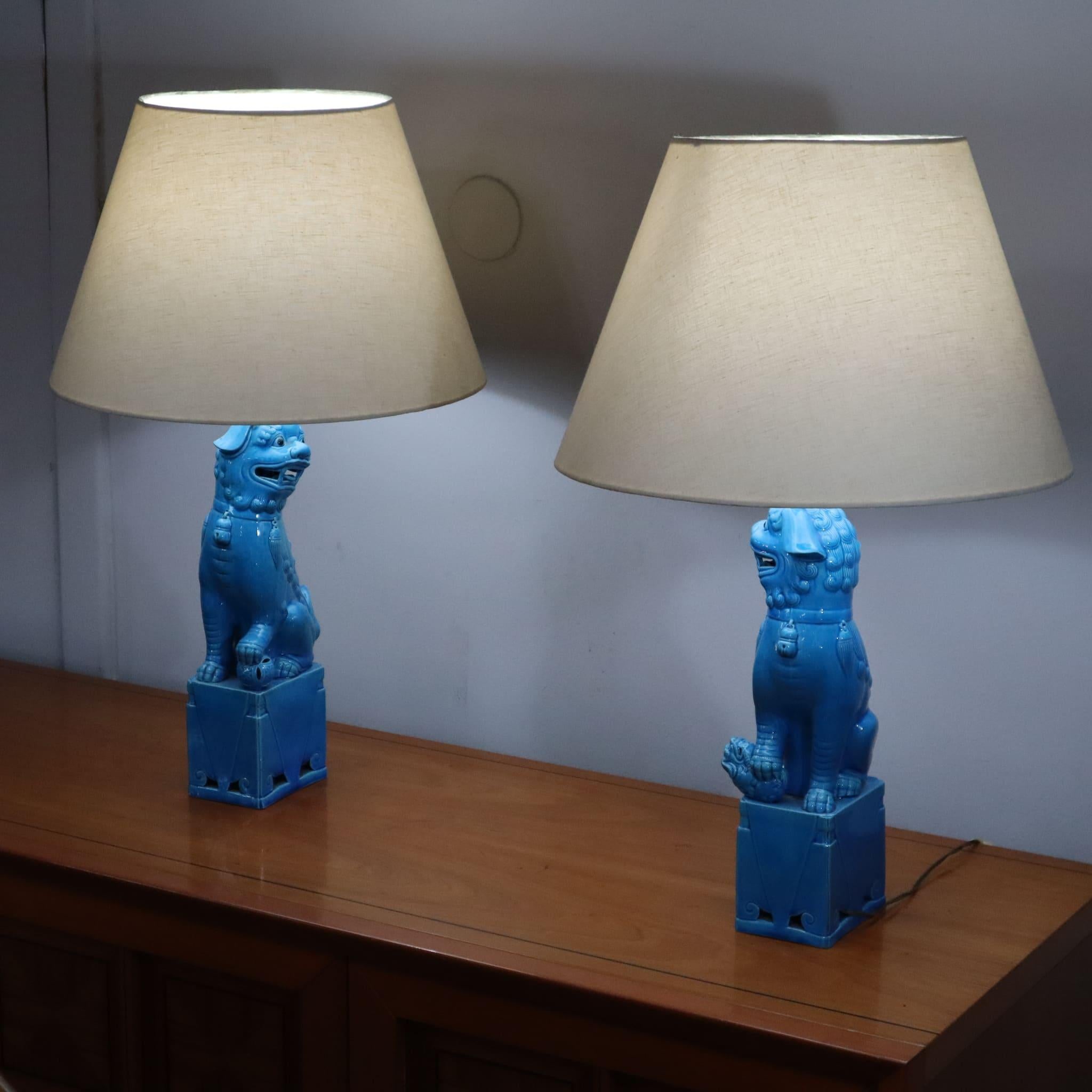 Pair of 1970s blue ceramic foo dog lamps vintage chinese For Sale 4
