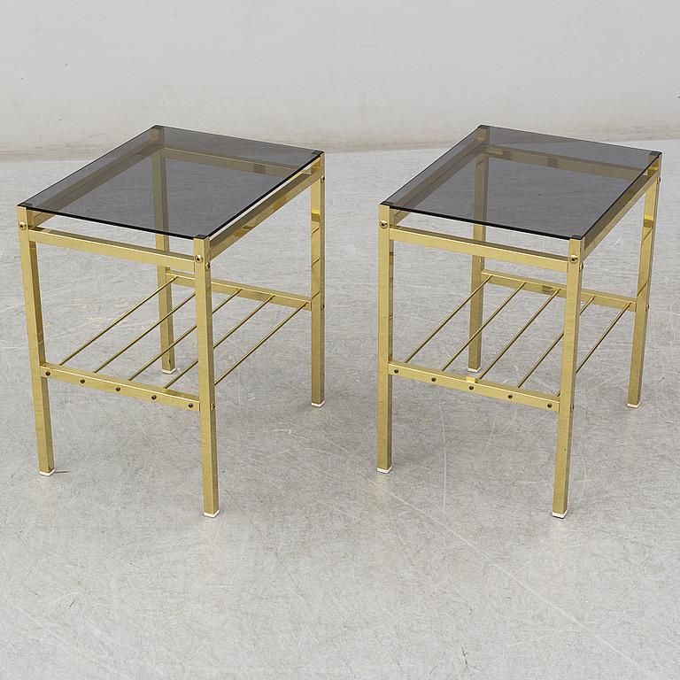 Mid-Century Modern Paire de tables d'appoint en laiton et verre fumé des années 1970 en vente