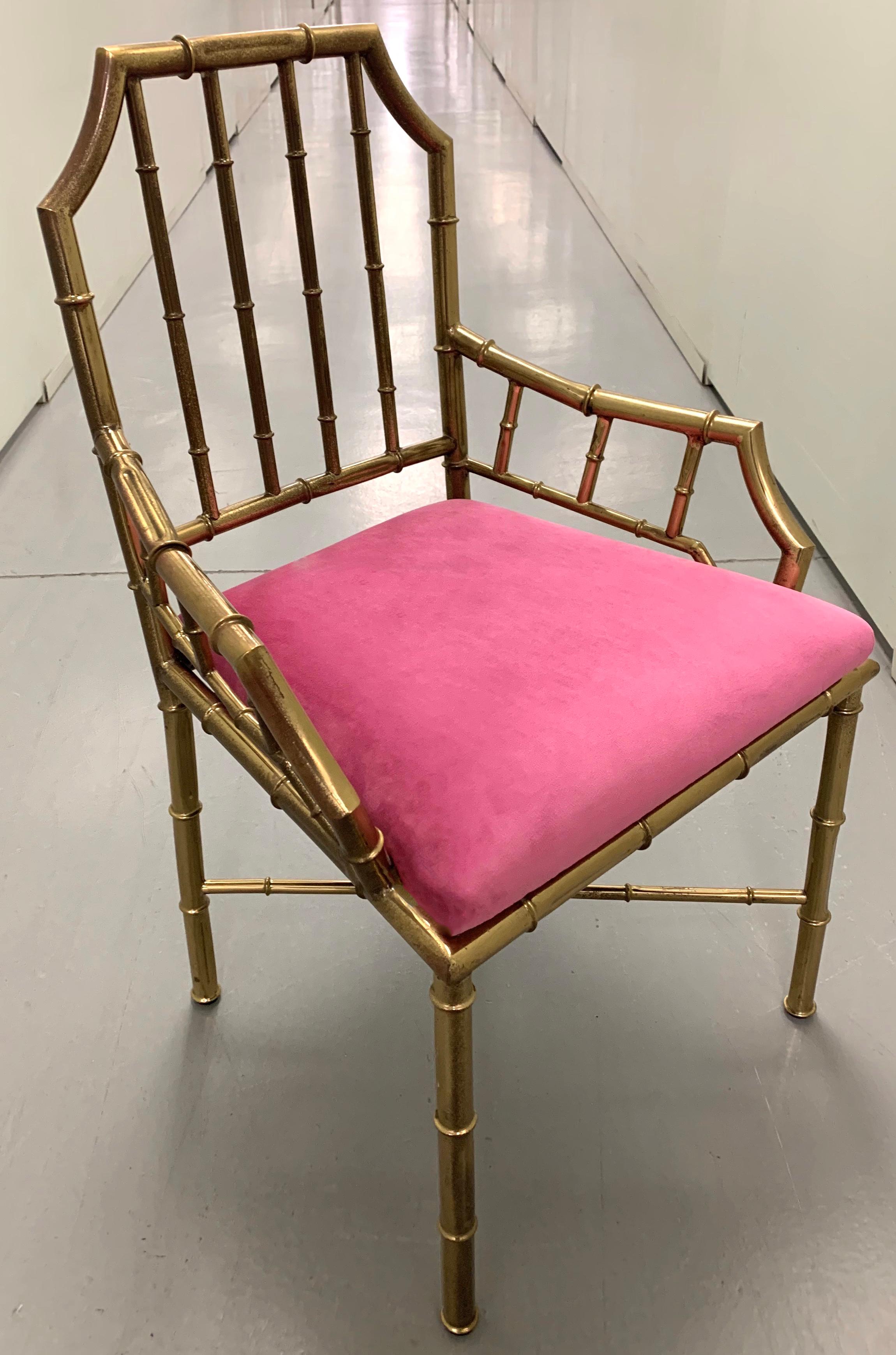 Pair of 1970s brass bamboo armchairs or dining chairs. Polished brass finish with all-over age related patina and wear. 
Measures: Seat is 18.5