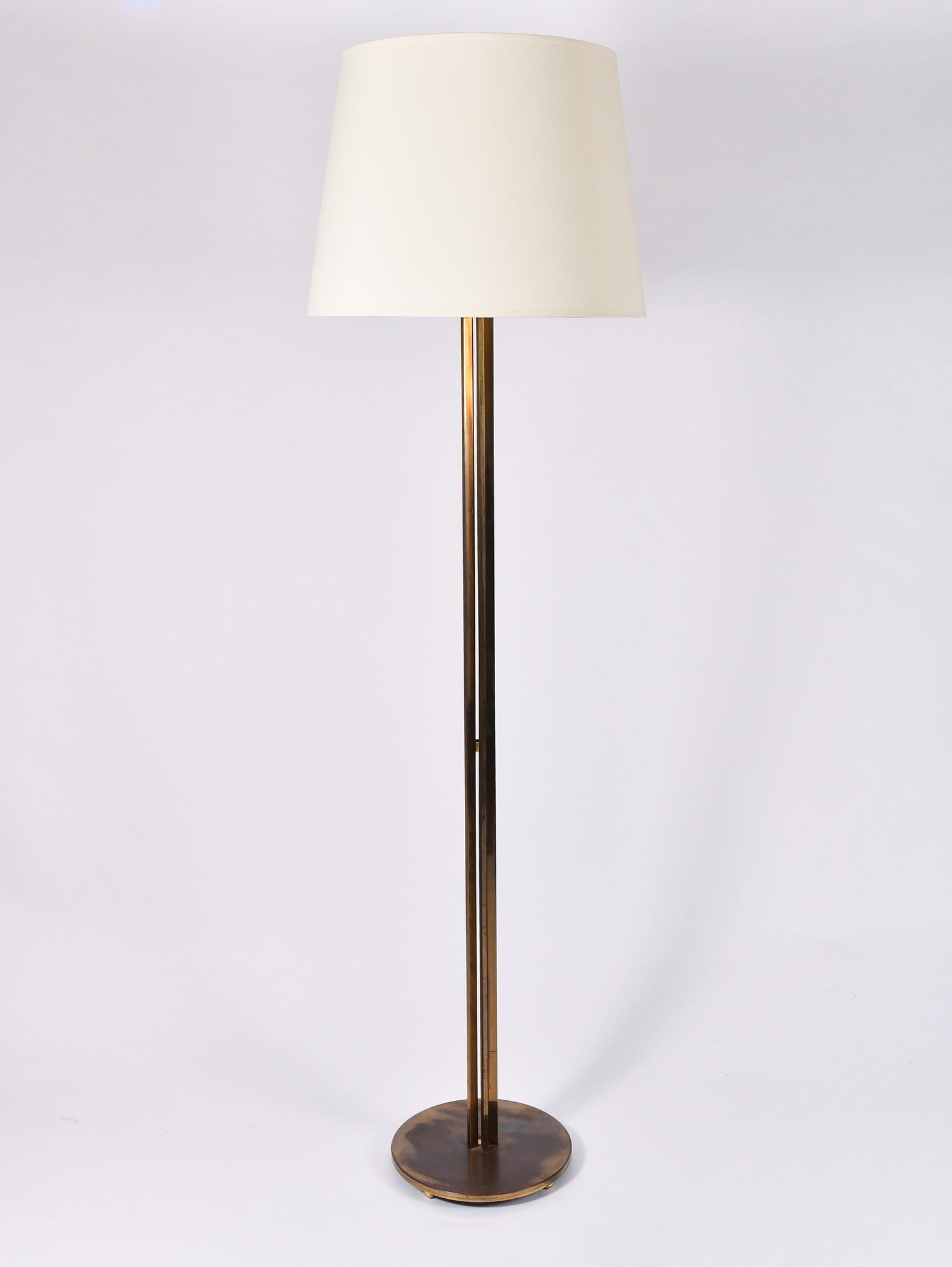 A pair of brass floor lamps, in their original patina
the stem made of concentric rectangular section shafts, on a flat circular base resting on four solid brass balls
France, circa 1970.