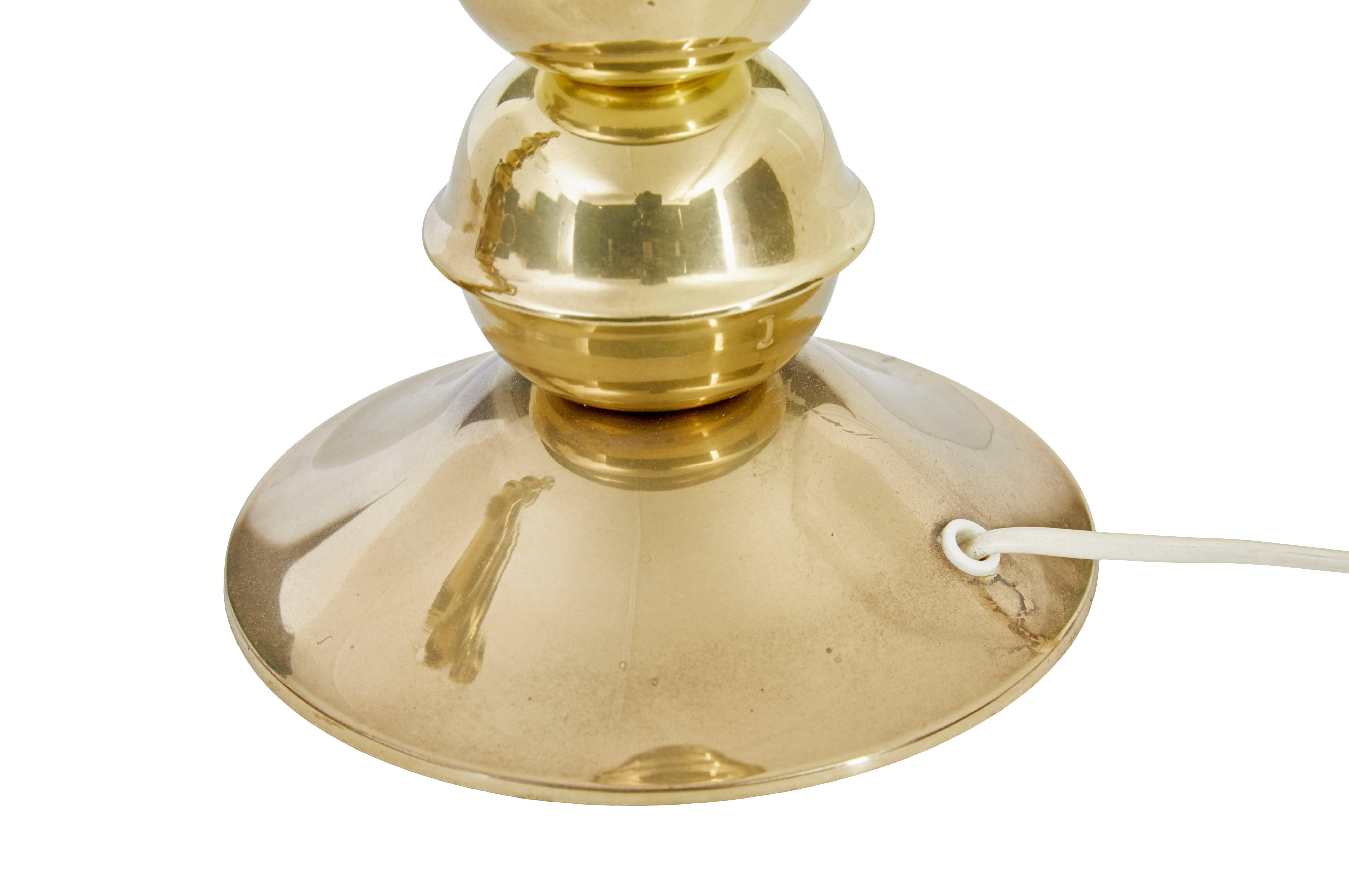 Suédois Paire de lampes de table en laiton des années 1970 par Elamatur kosta en vente