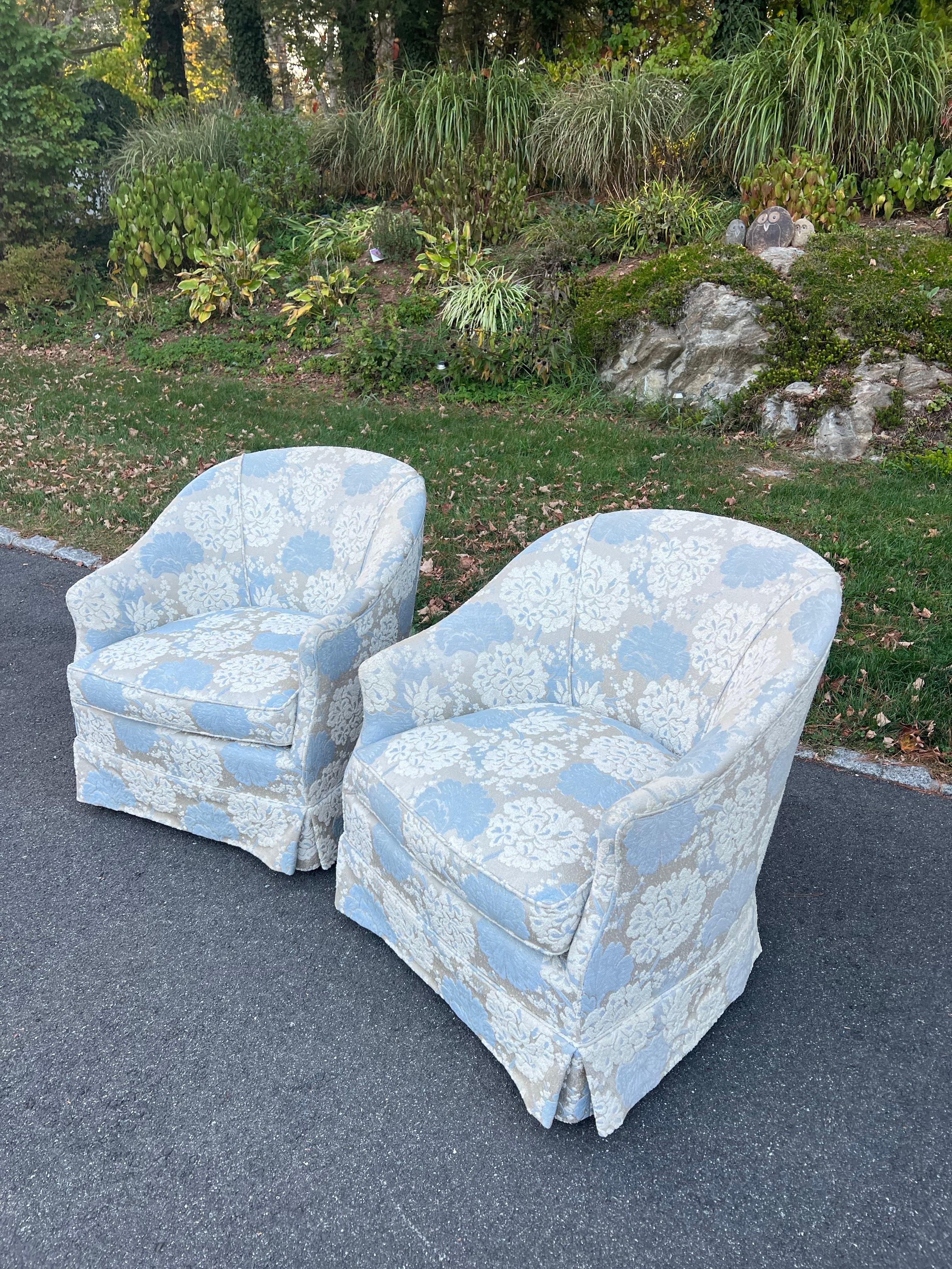 Paire de fauteuils club en brocart des années 1970 en vente 4