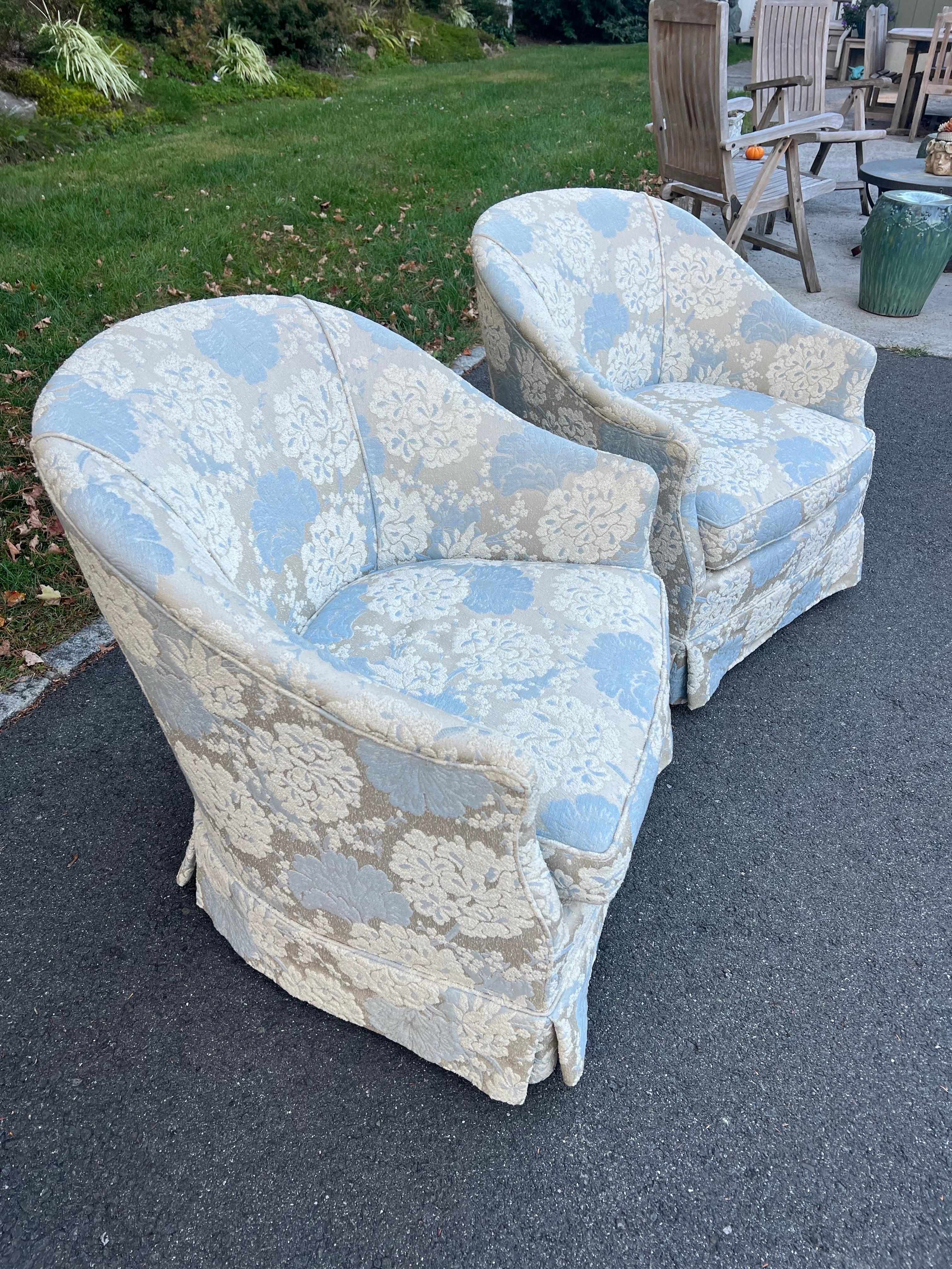 Paire de fauteuils club en brocart des années 1970 en vente 5