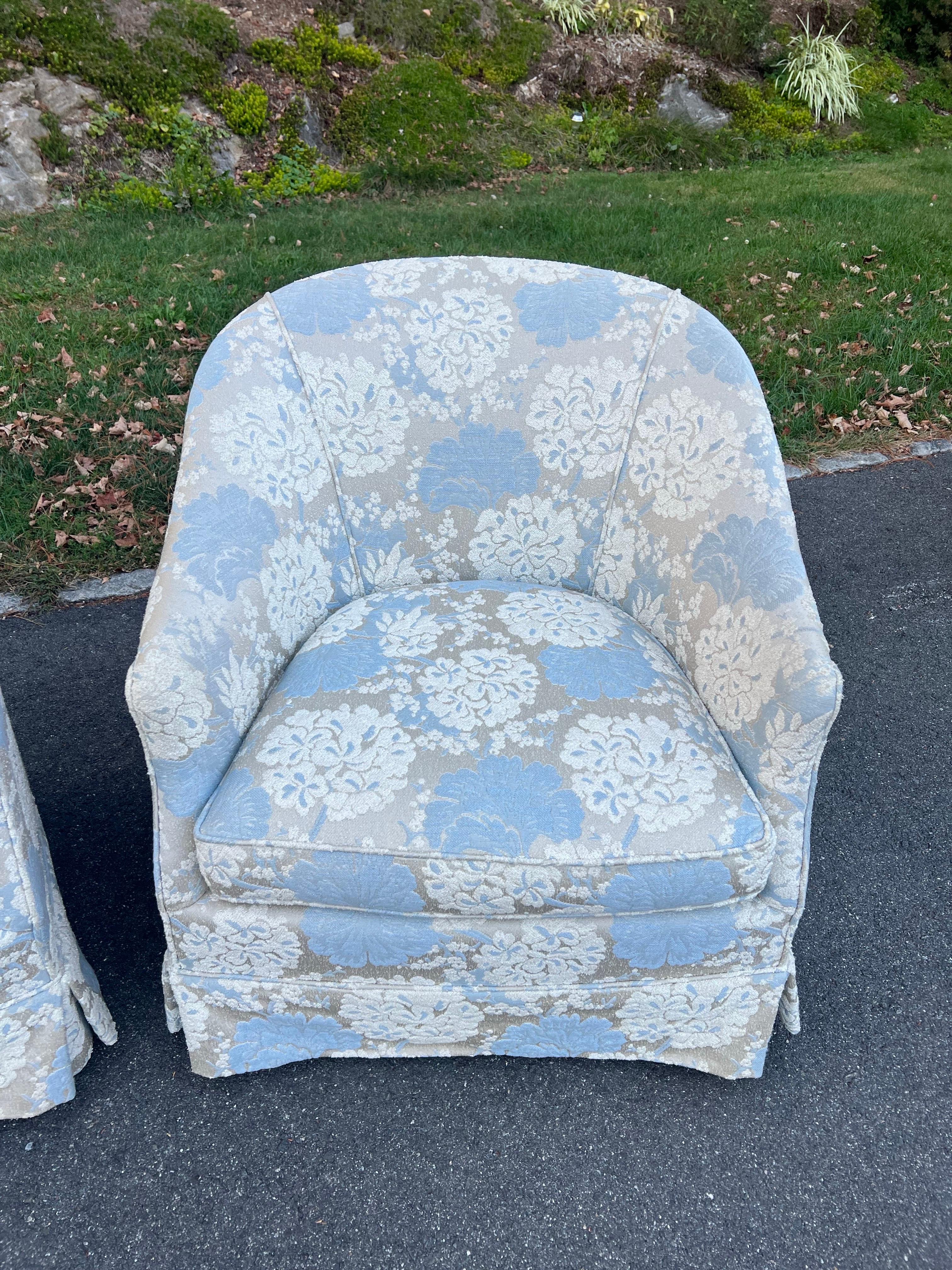 Paire de fauteuils club en brocart des années 1970 en vente 8