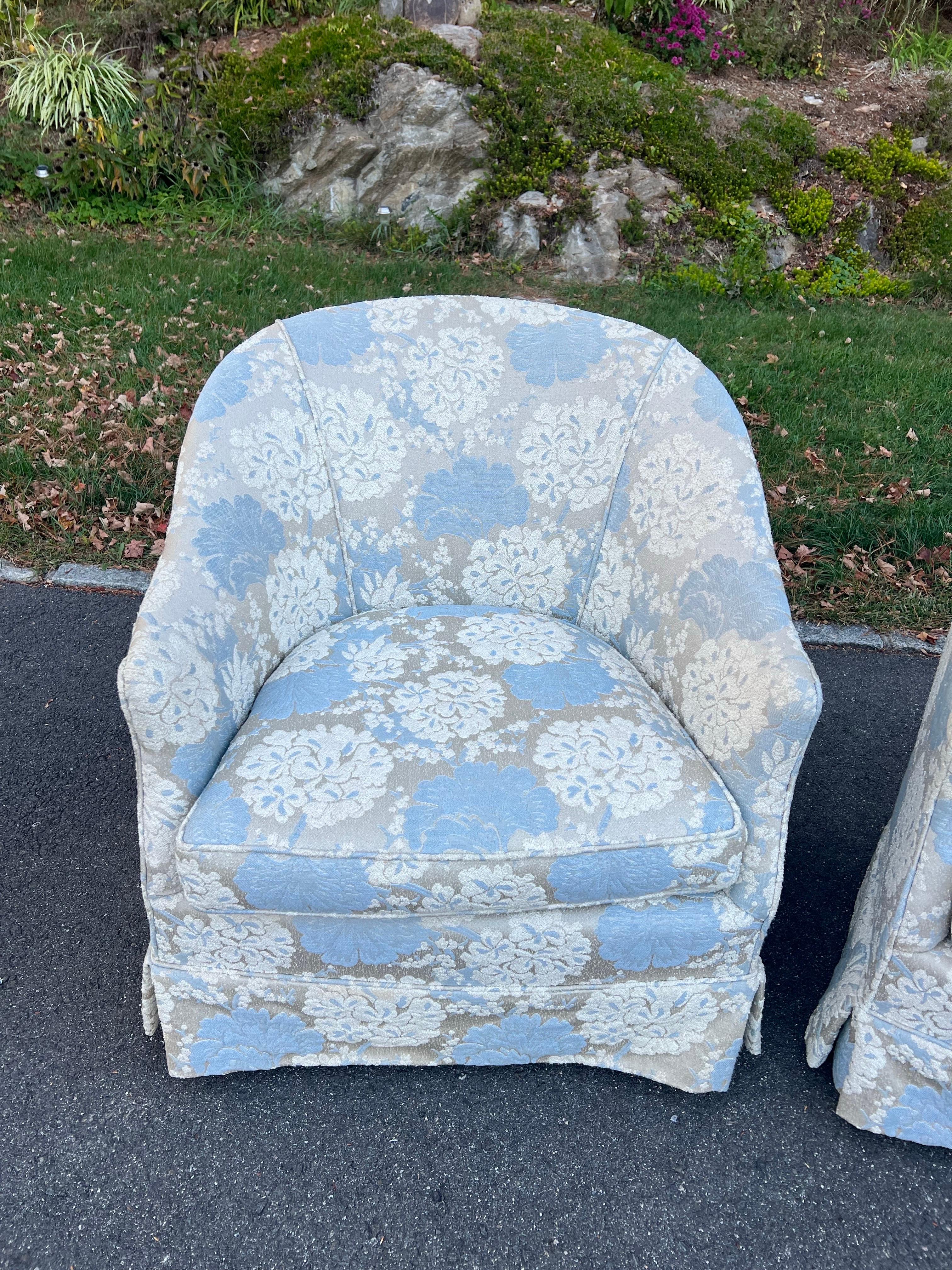 Paire de fauteuils club en brocart des années 1970 en vente 9