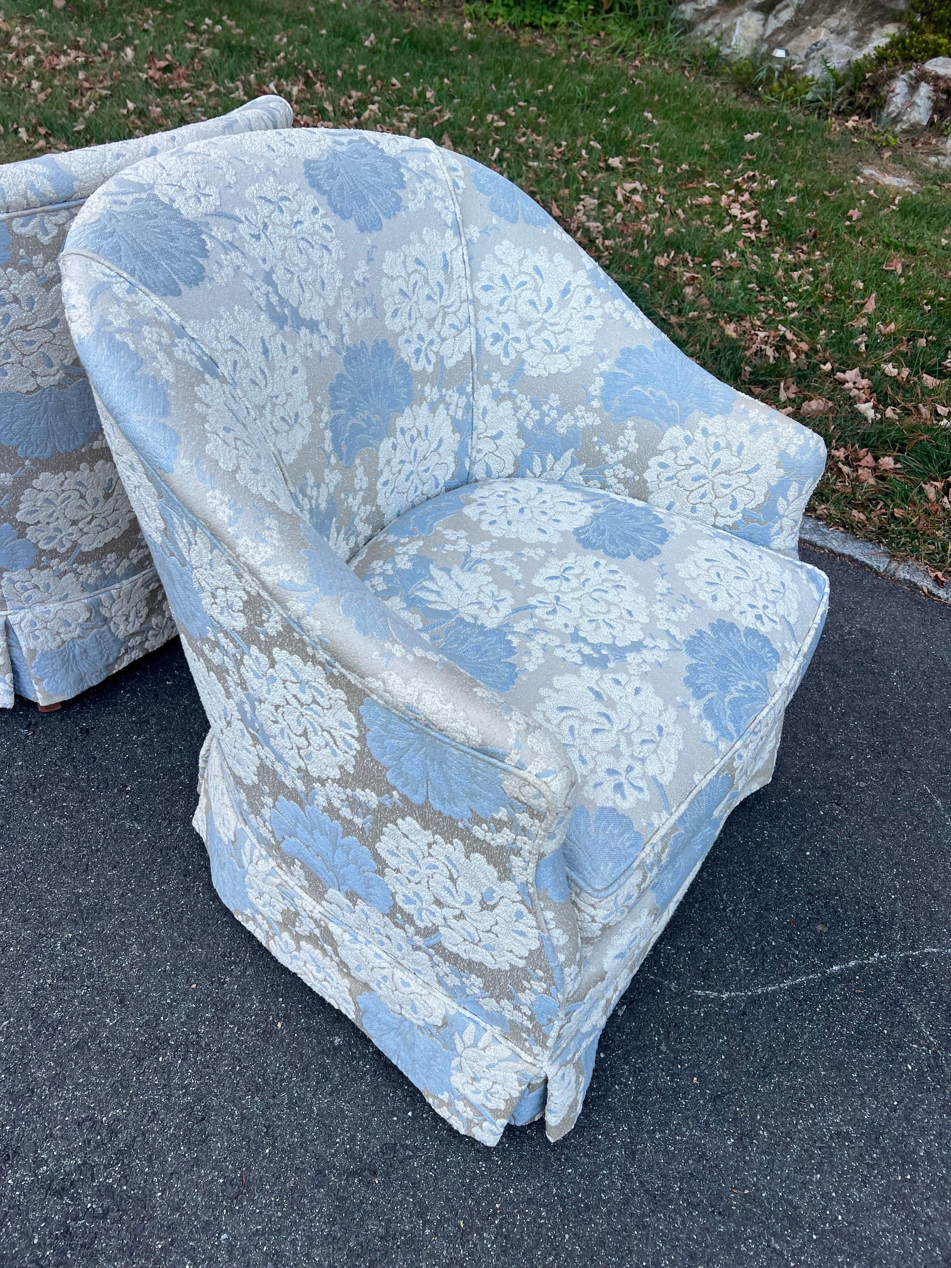 Paire de fauteuils club en brocart des années 1970 en vente 11