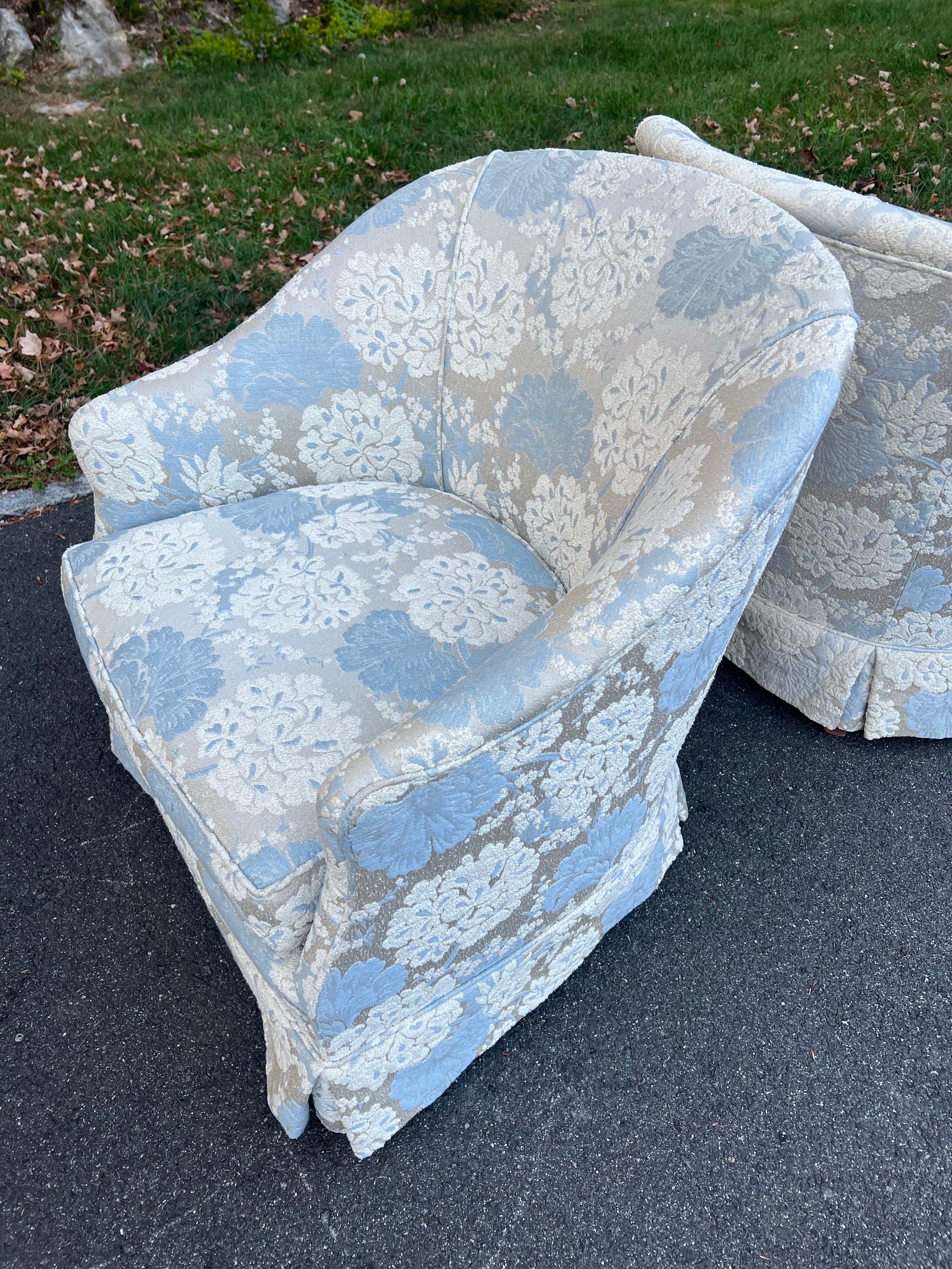 Paire de fauteuils club en brocart des années 1970 en vente 12