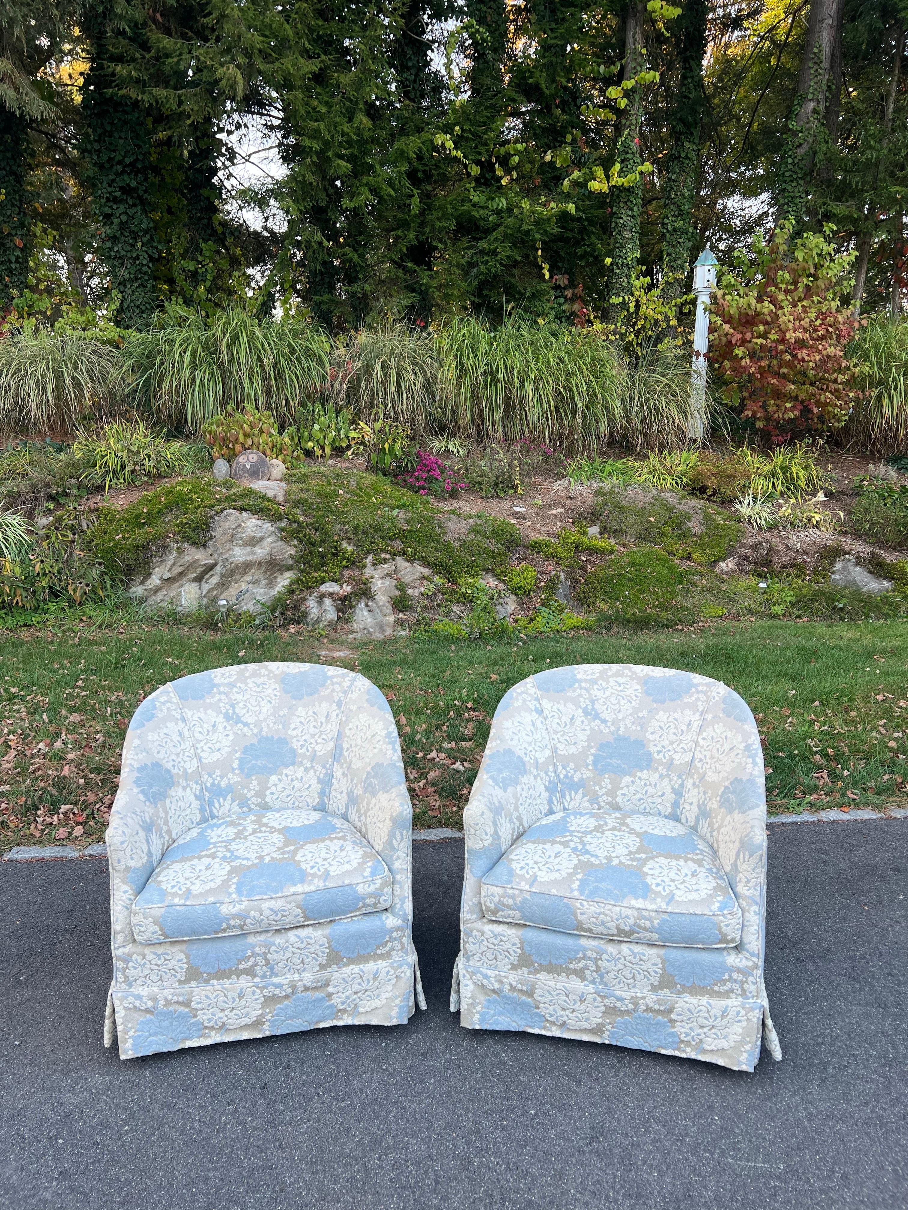 Tissu d'ameublement Paire de fauteuils club en brocart des années 1970 en vente