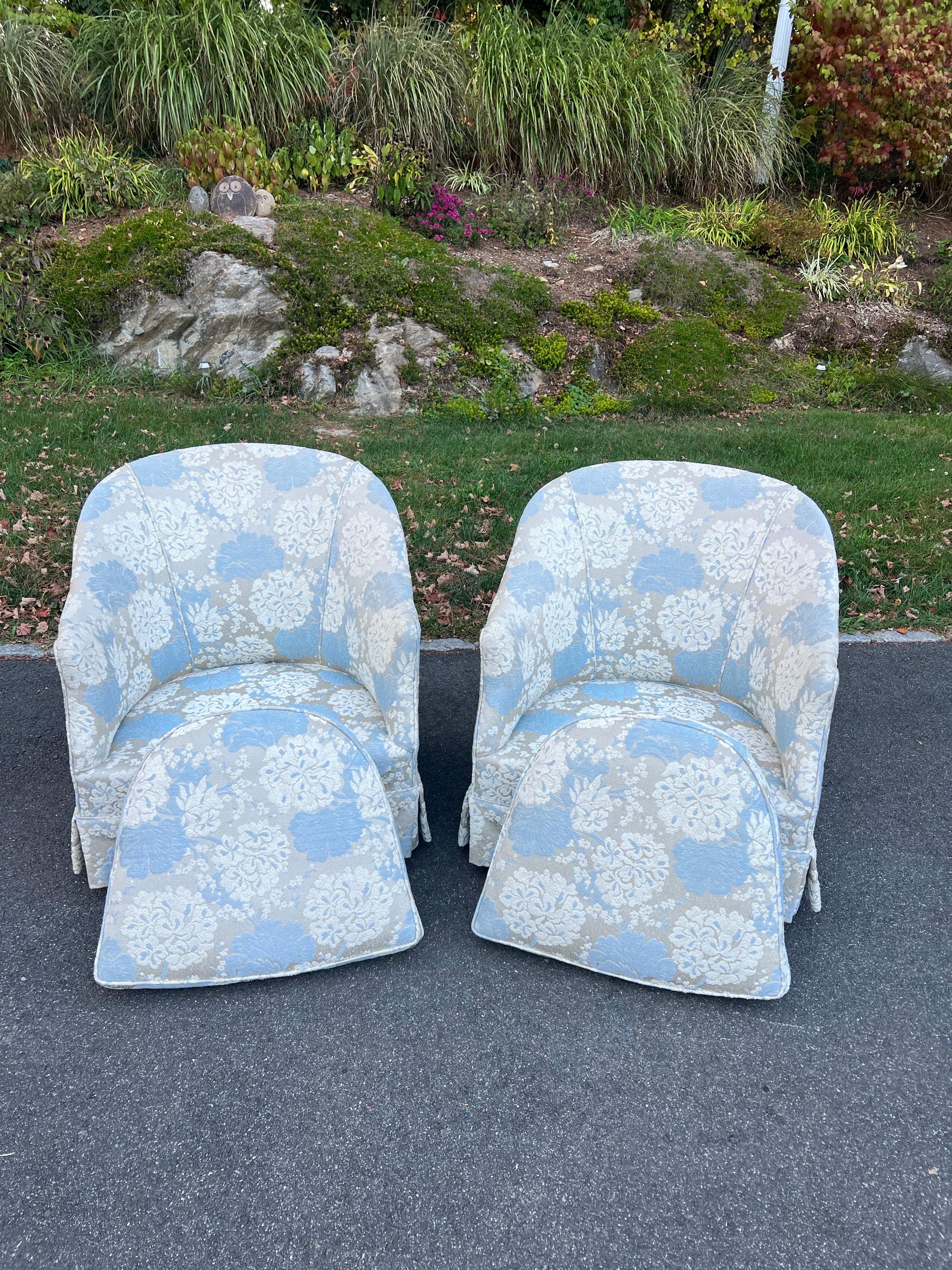 Paire de fauteuils club en brocart des années 1970 en vente 1