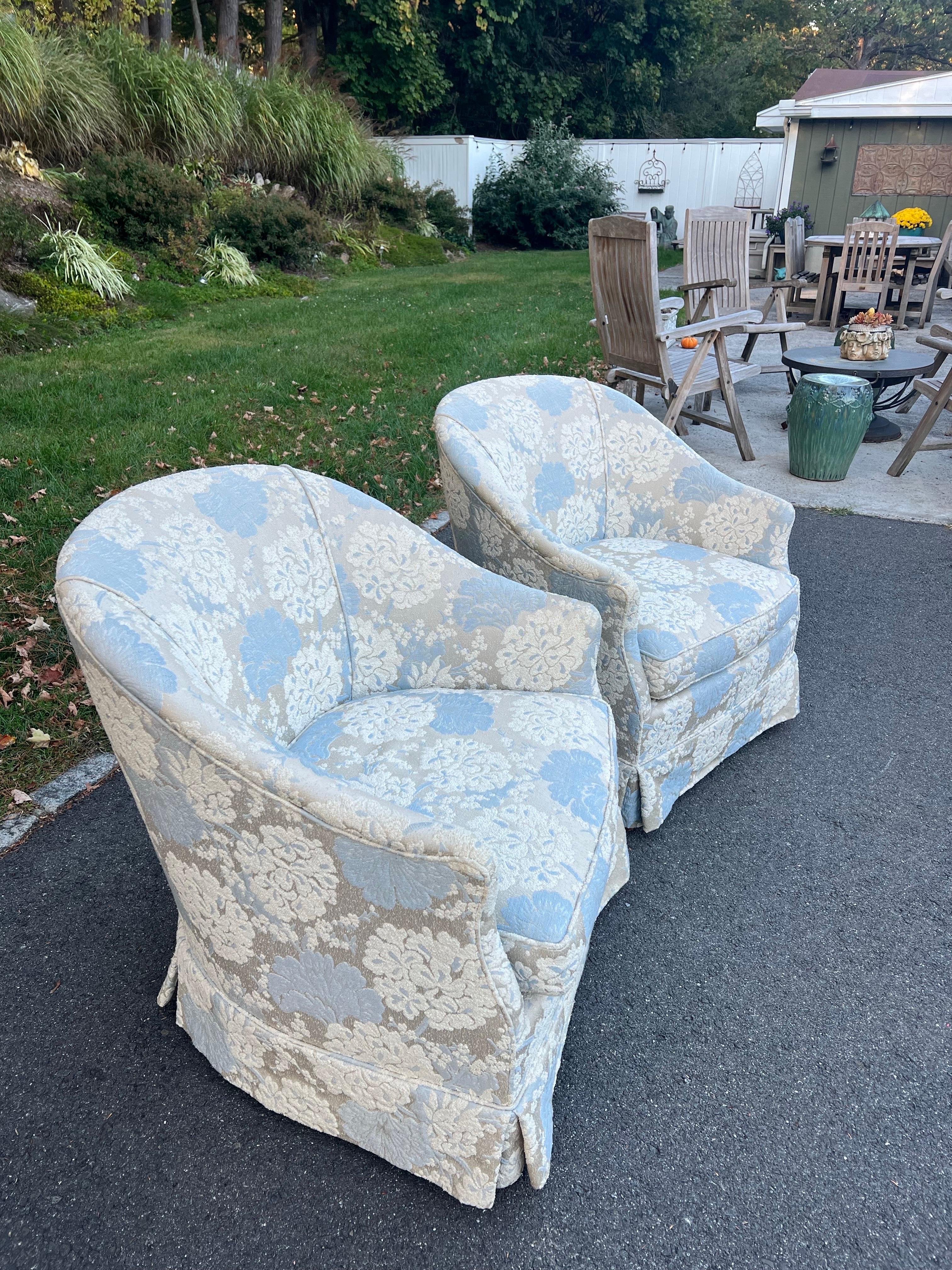 Paire de fauteuils club en brocart des années 1970 en vente 3