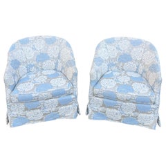 Coppia di sedie da club in broccato degli anni '70