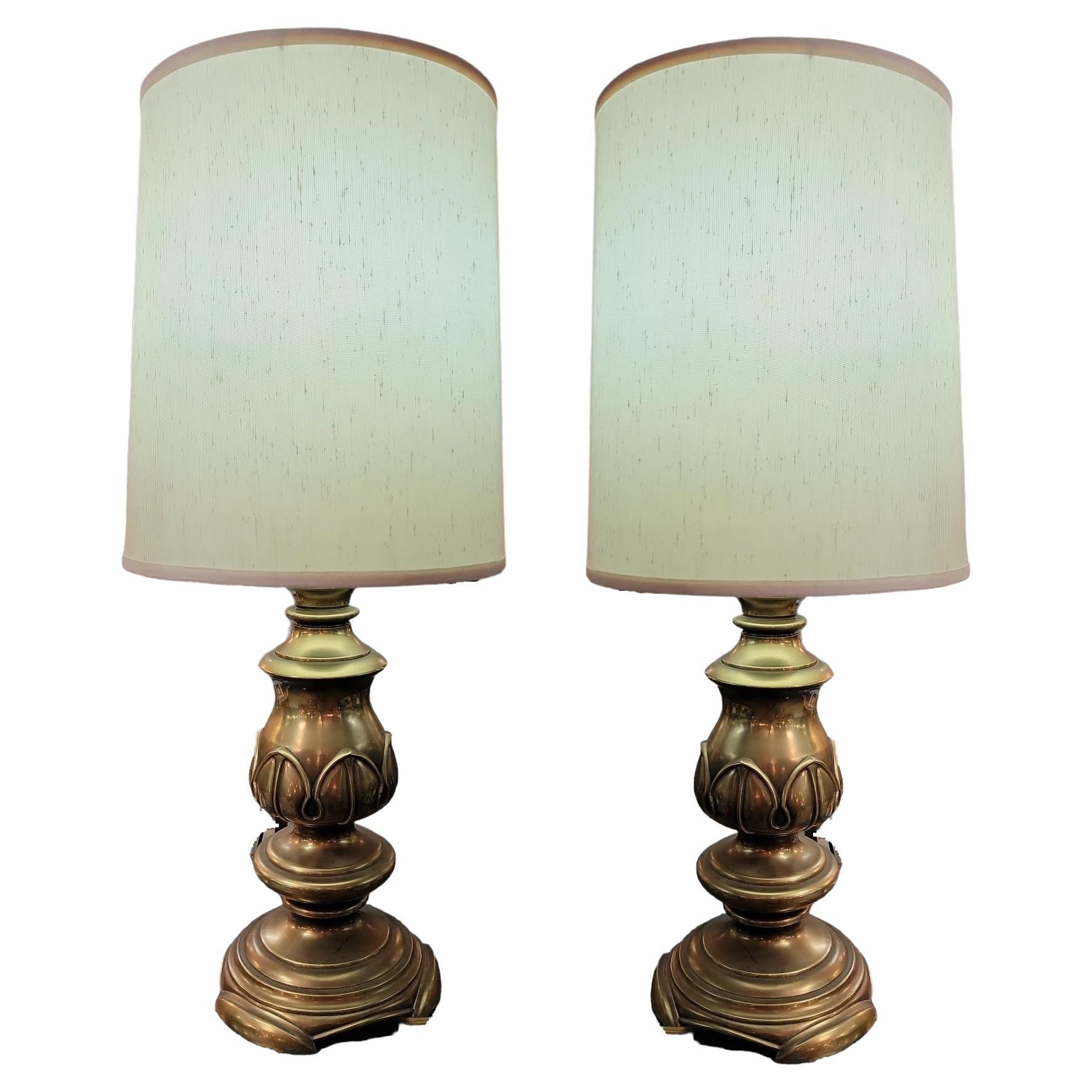 Paire de lampes de table en bronze des années 1970 en vente